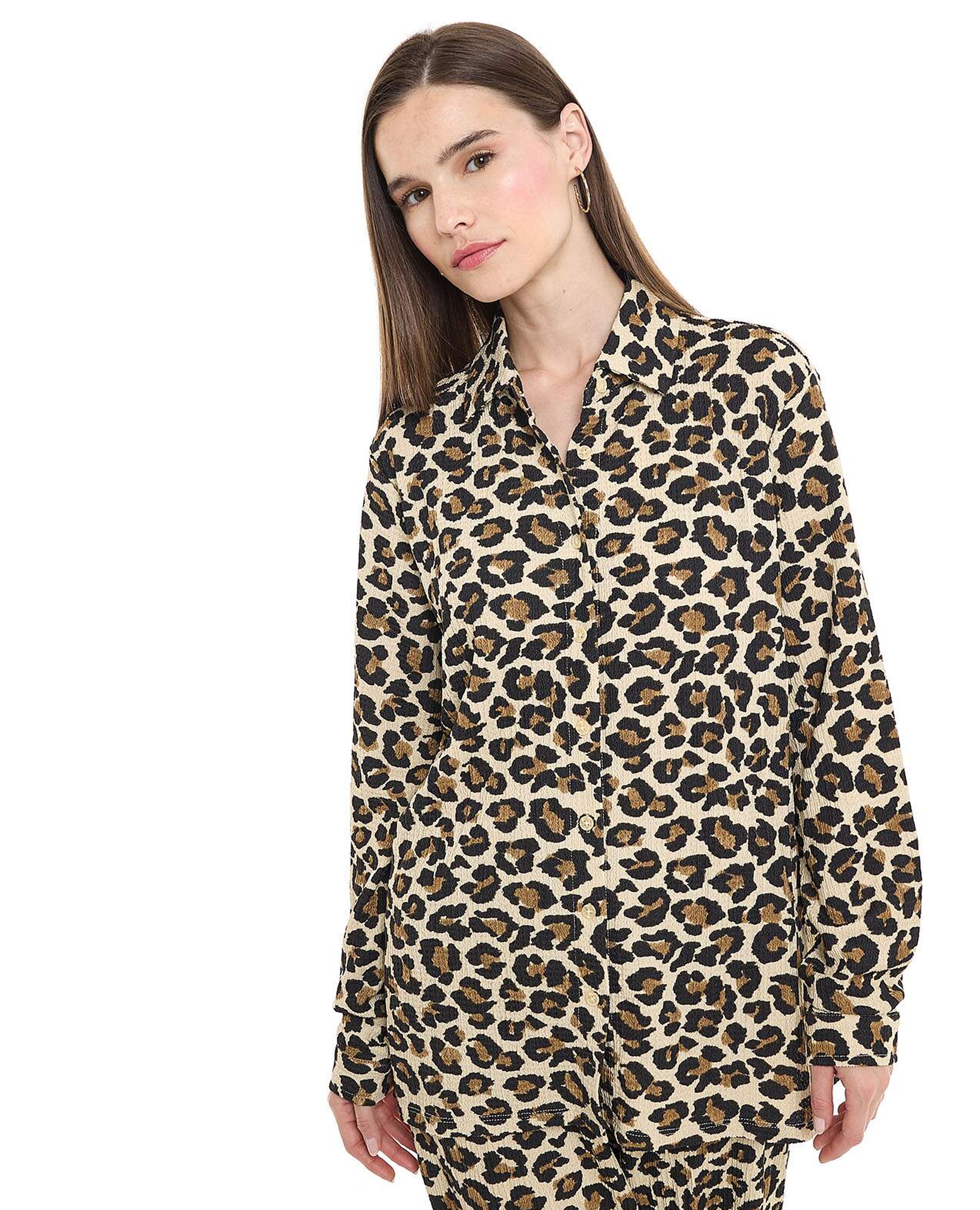 قميص بنقشة حيوانات بياقة كلاسيكية وأكمام طويلة