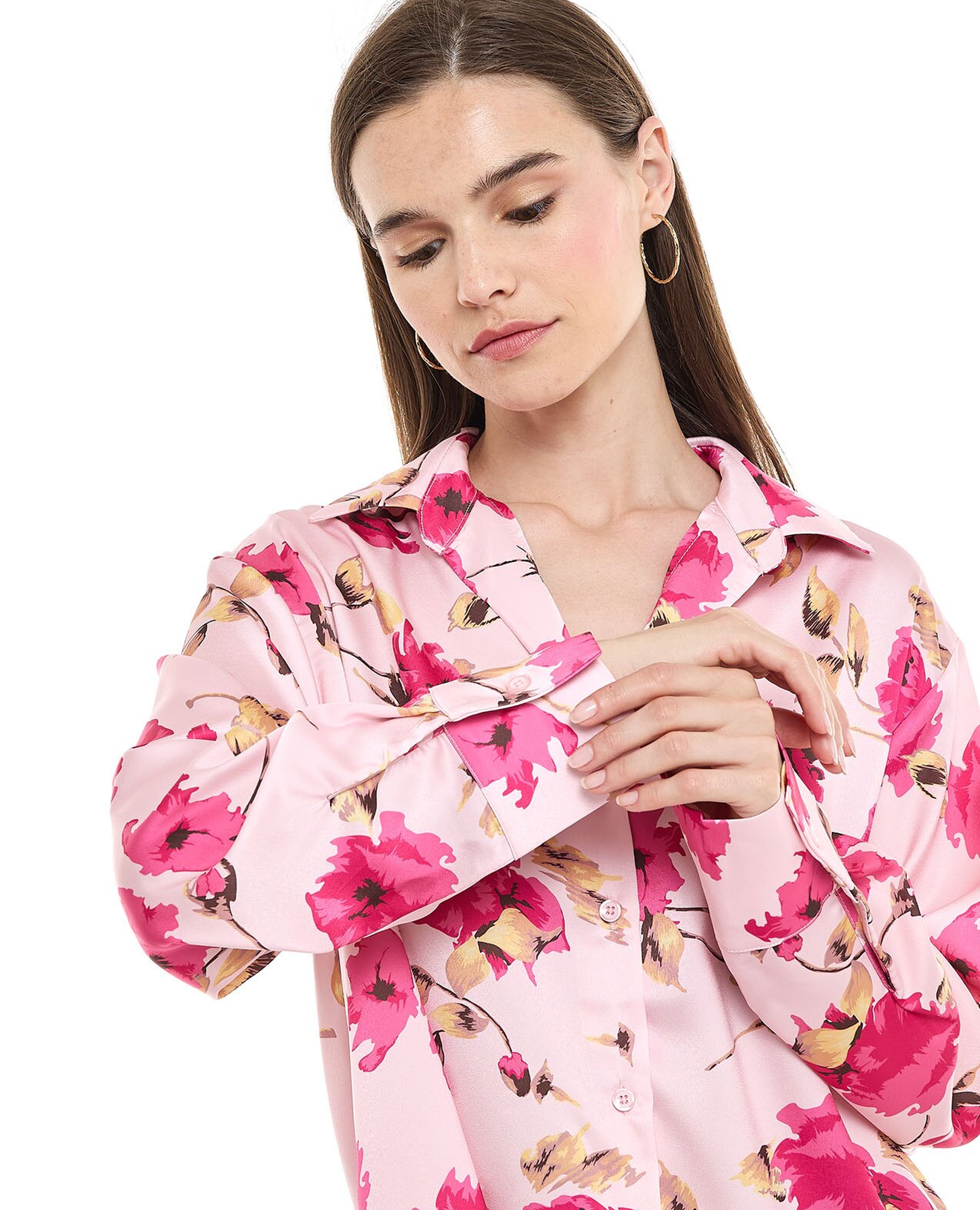 قميص بنقشة زهور بياقة كلاسيكية وأكمام طويلة