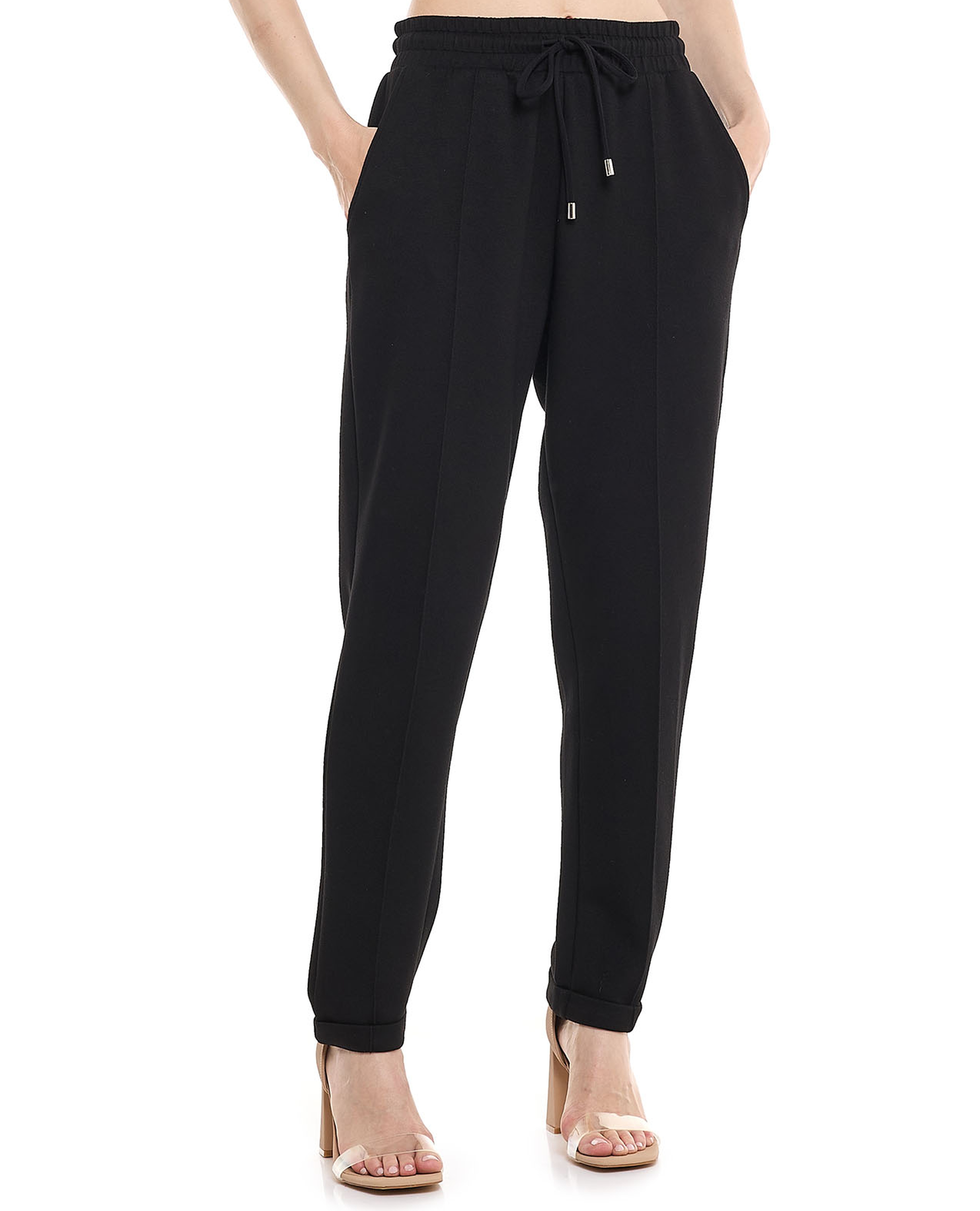 بنطال بقصة ضيقة ورباط على الخصر