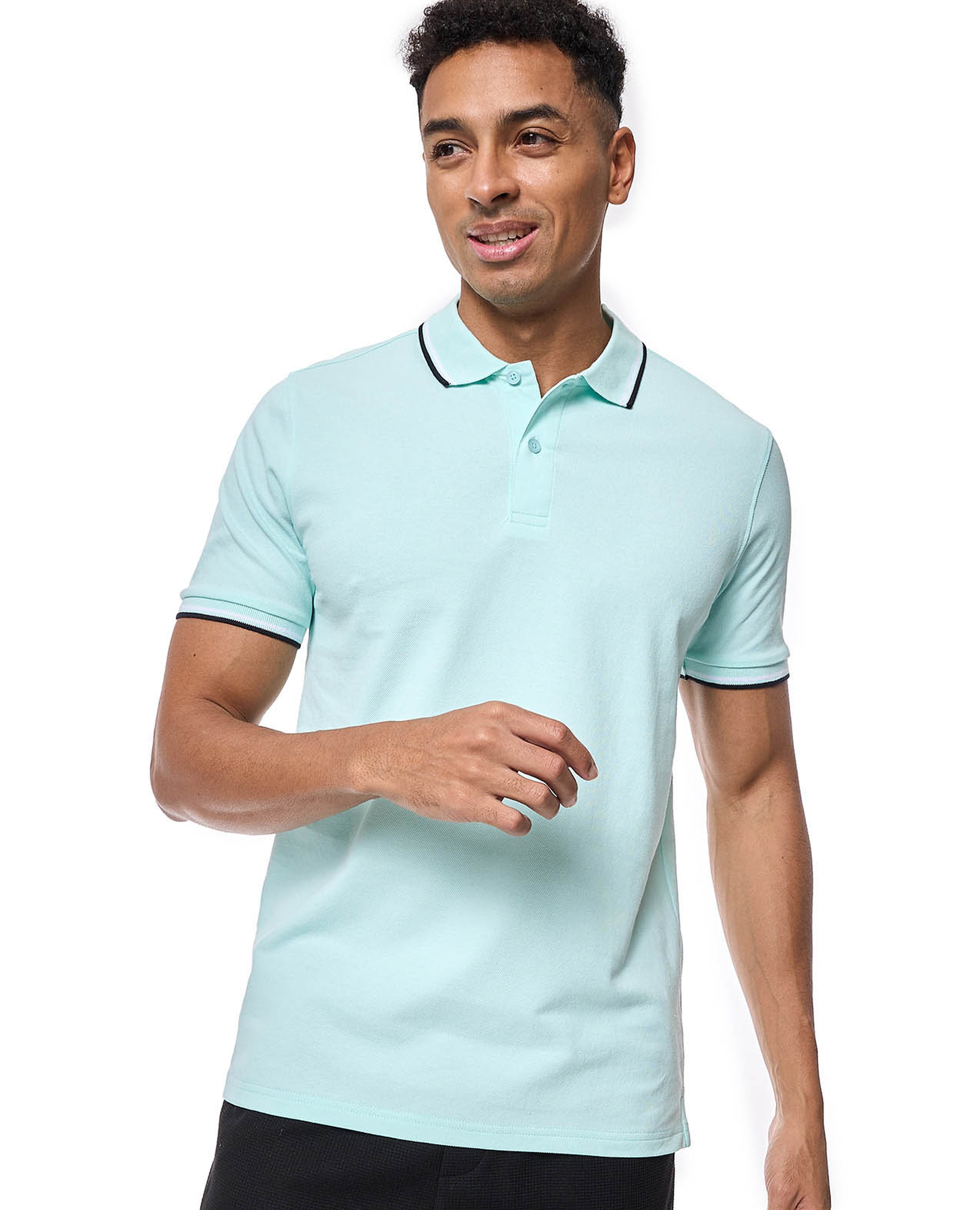 تيشيرت بولو مزين بحواف متباينة وأكمام قصيرة