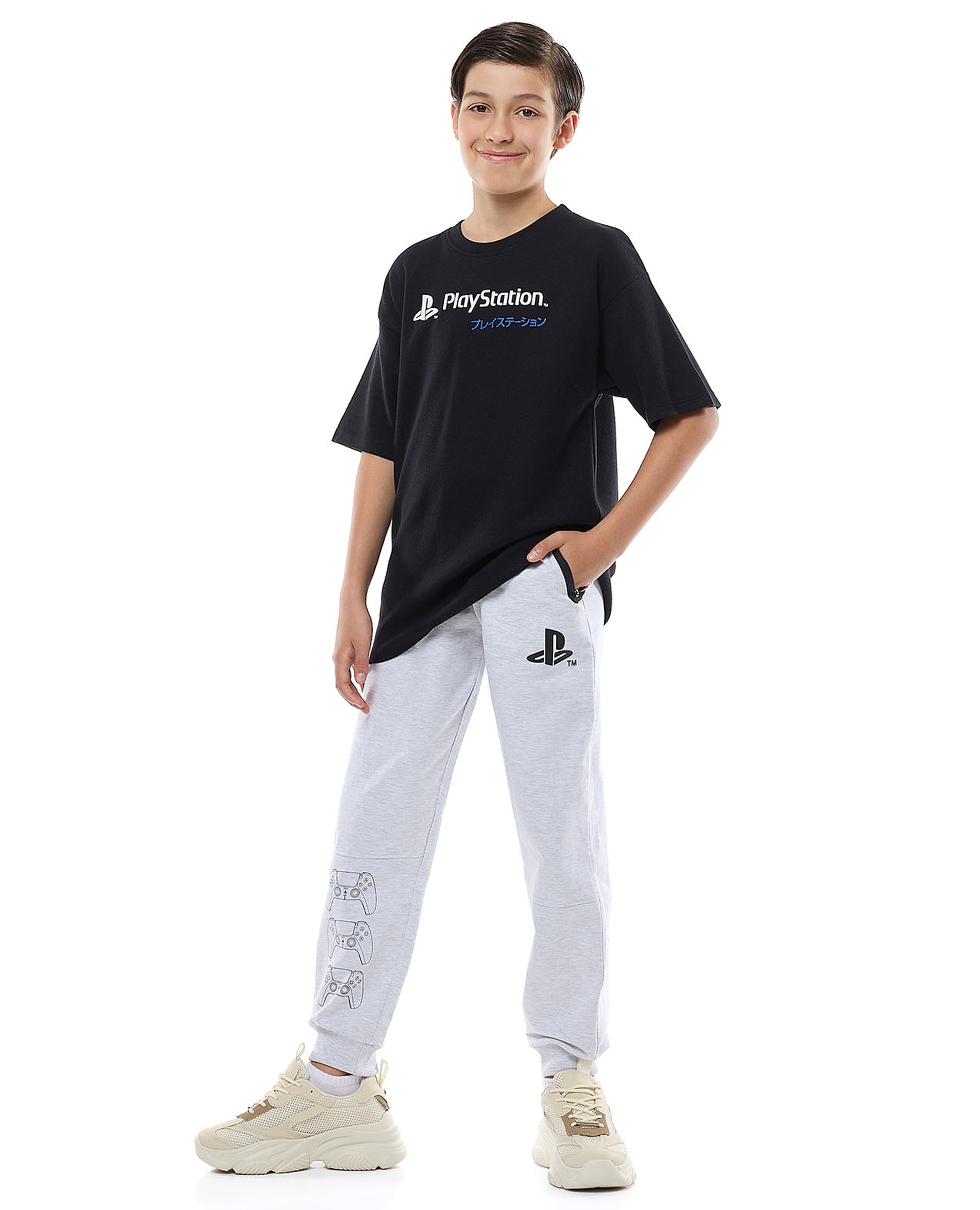 طقم ملابس بألوان متناسقة