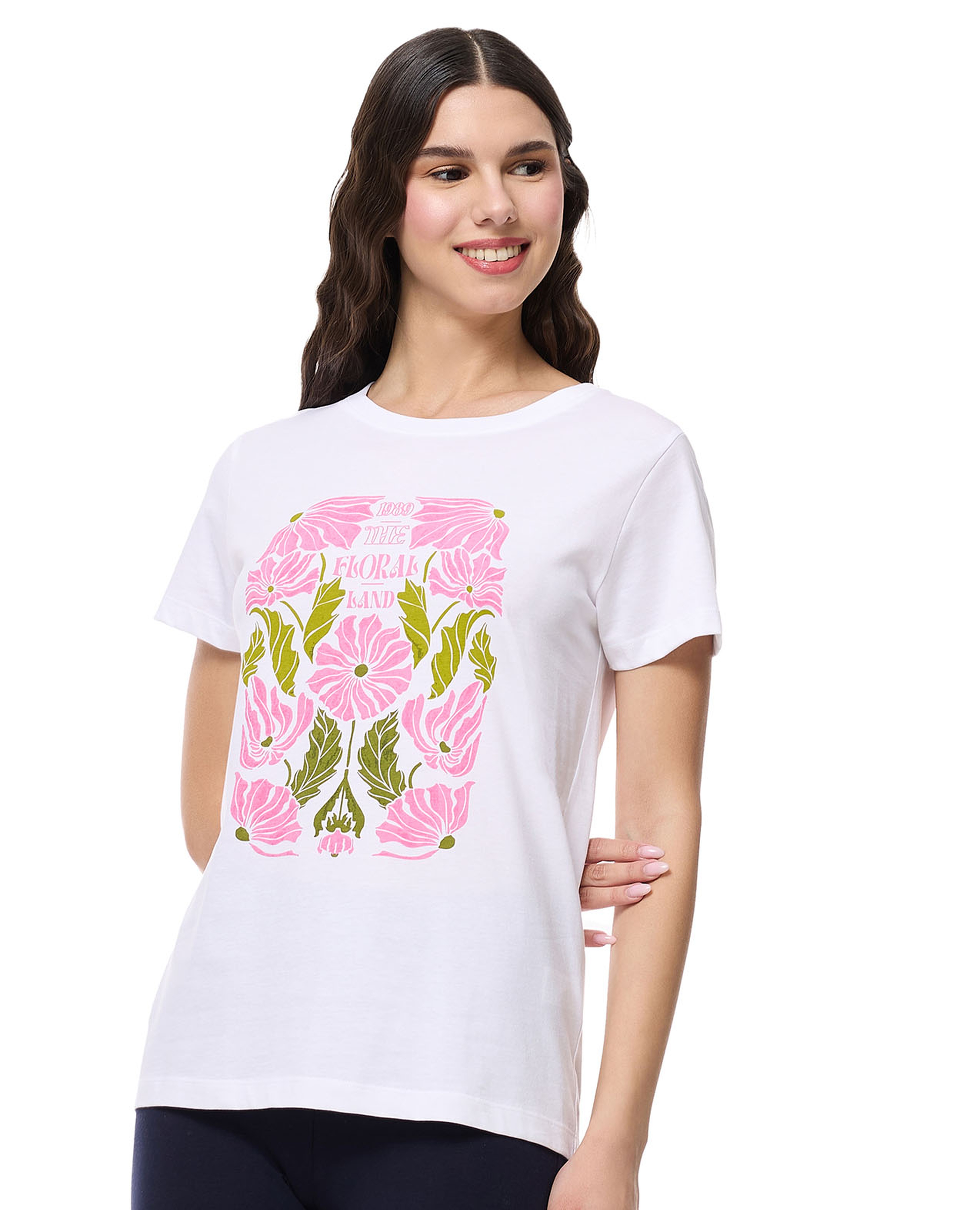 تيشيرت بطبعة برقبة مستديرة وأكمام قصيرة