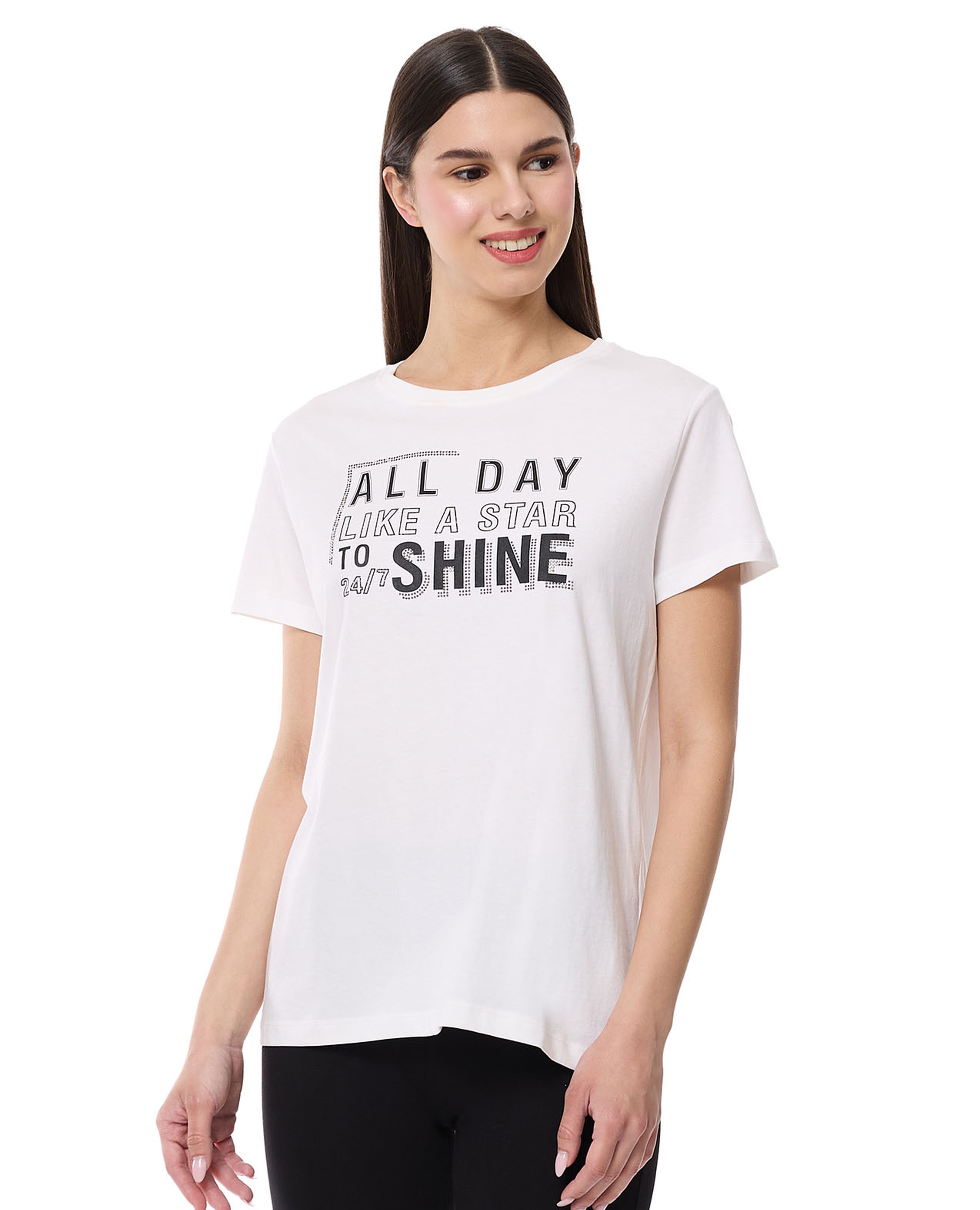 تيشيرت بطبعة برقبة مستديرة وأكمام قصيرة