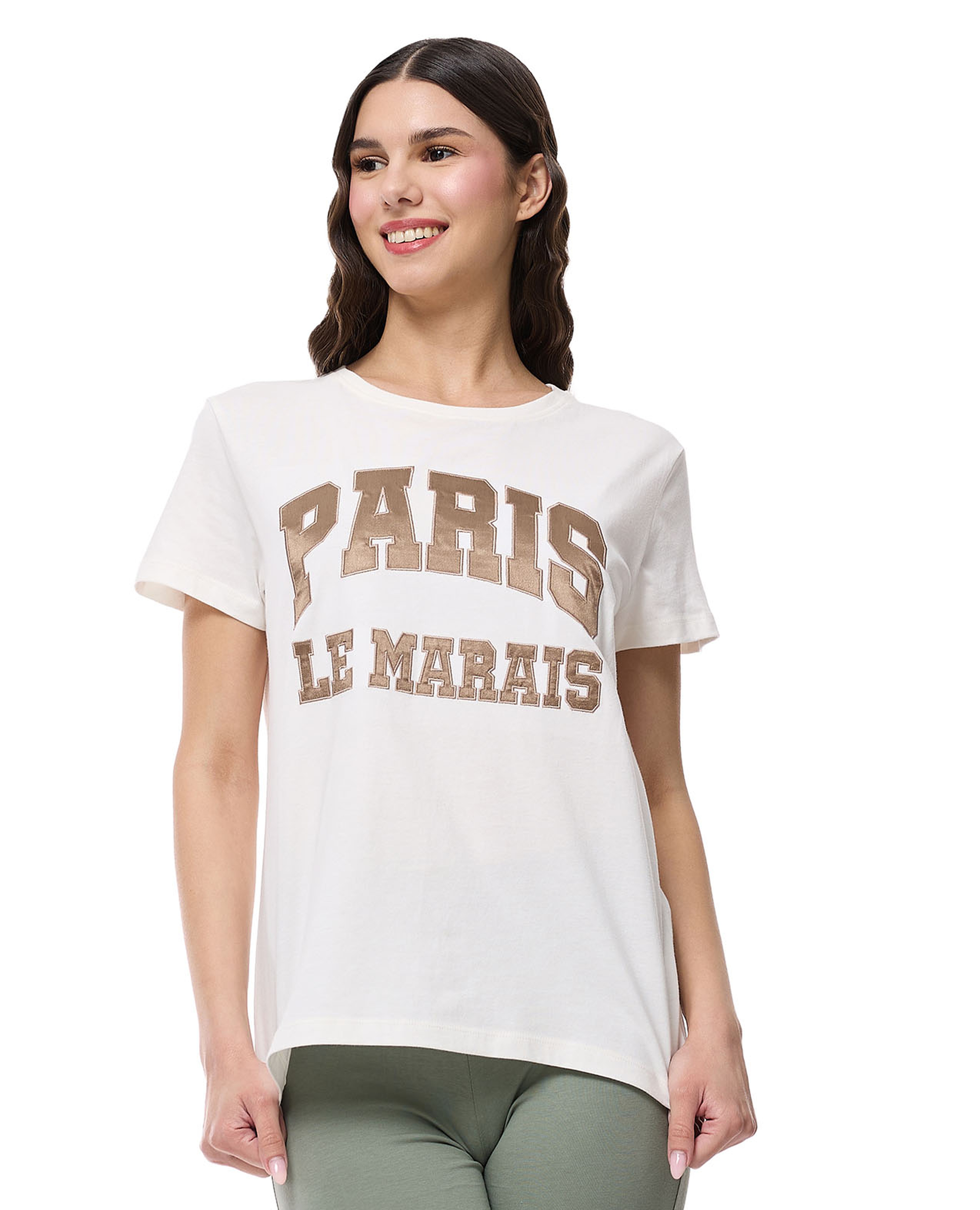 تيشيرت بطبعة برقبة مستديرة وأكمام قصيرة