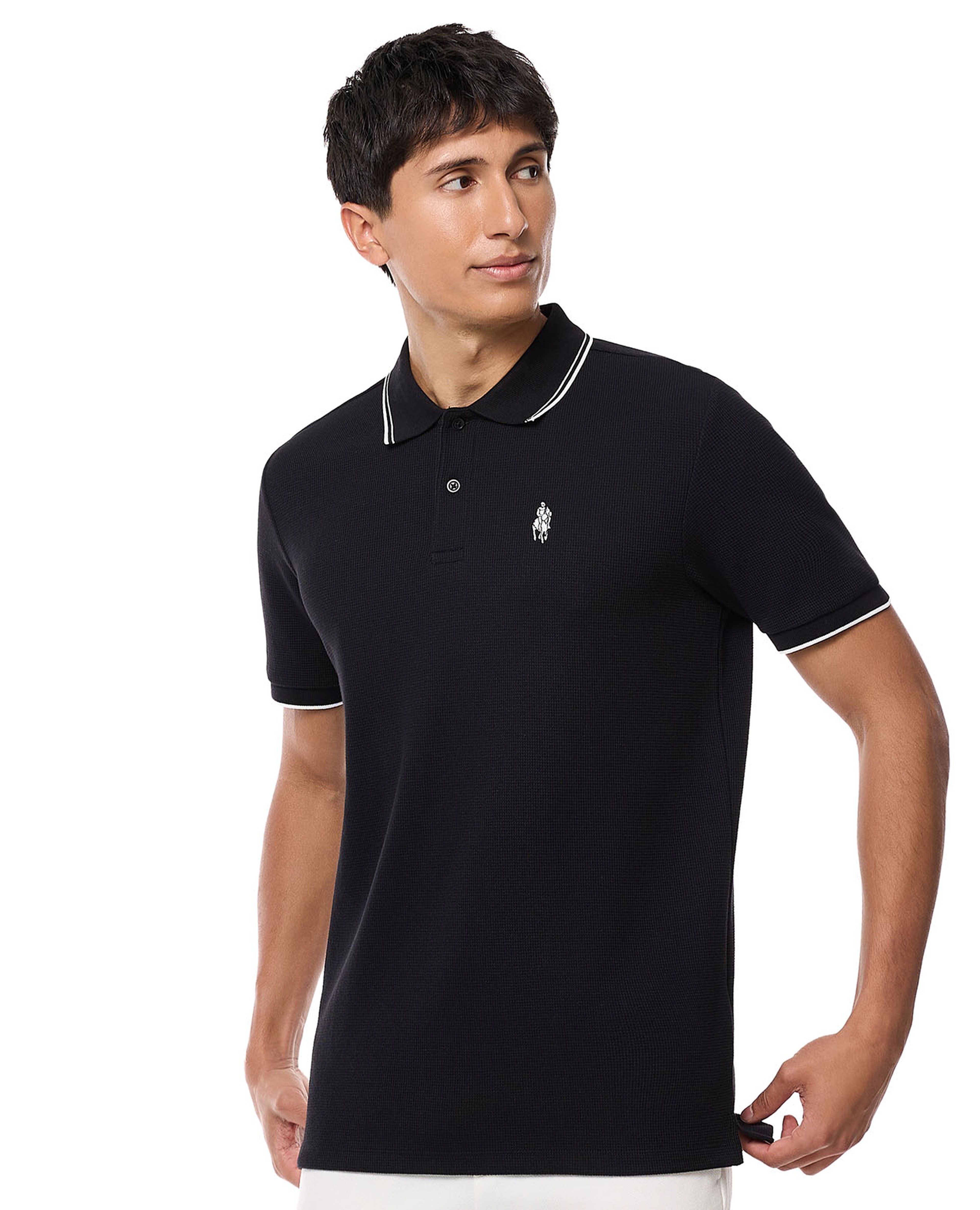 تيشيرت بولو بشعار مطرز وأكمام قصيرة