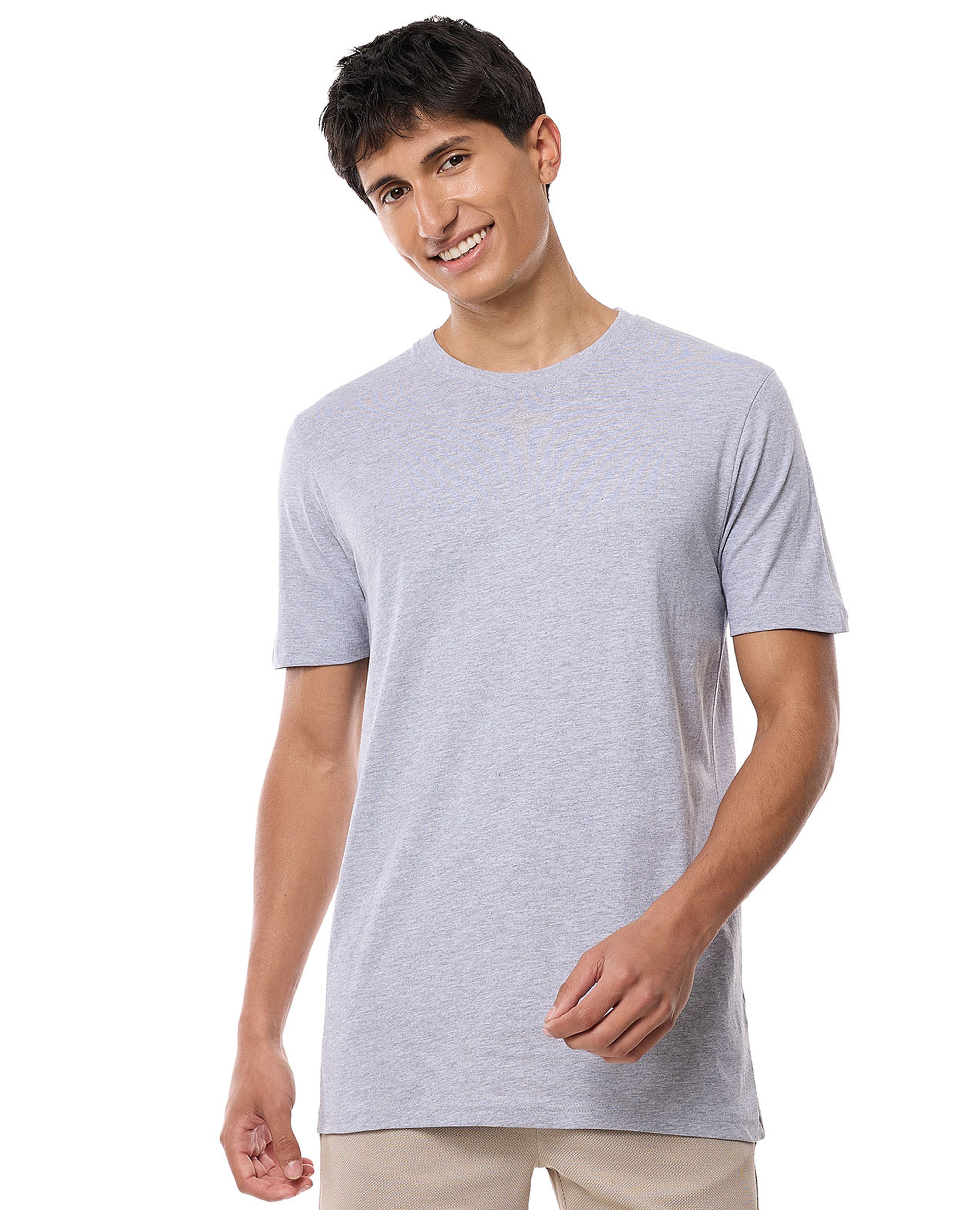 تيشيرت سادة برقبة مستديرة وأكمام قصيرة