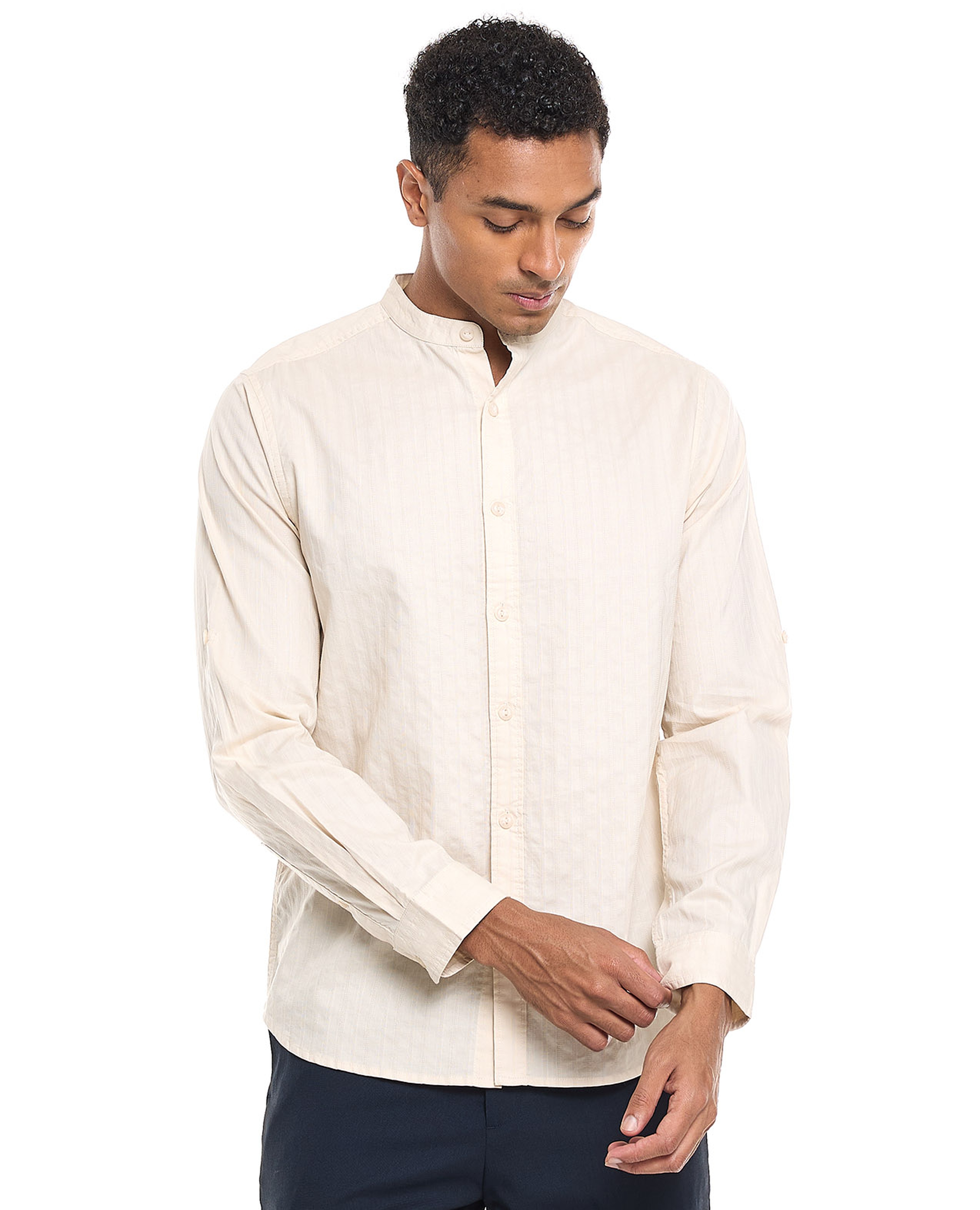 قميص سادة بياقة واقفة كم طويل