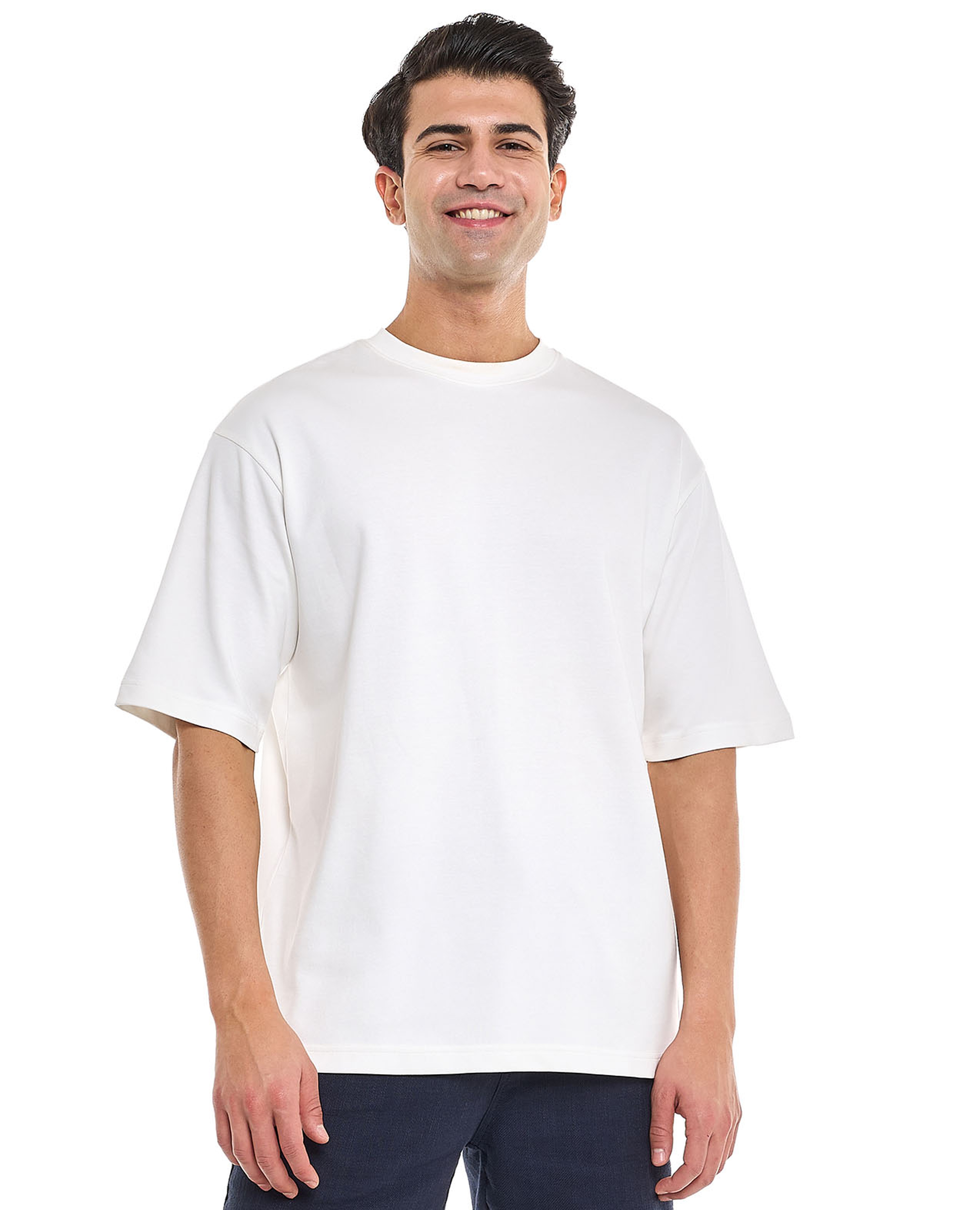 تيشيرت سادة برقبة دائرية وأكمام قصيرة