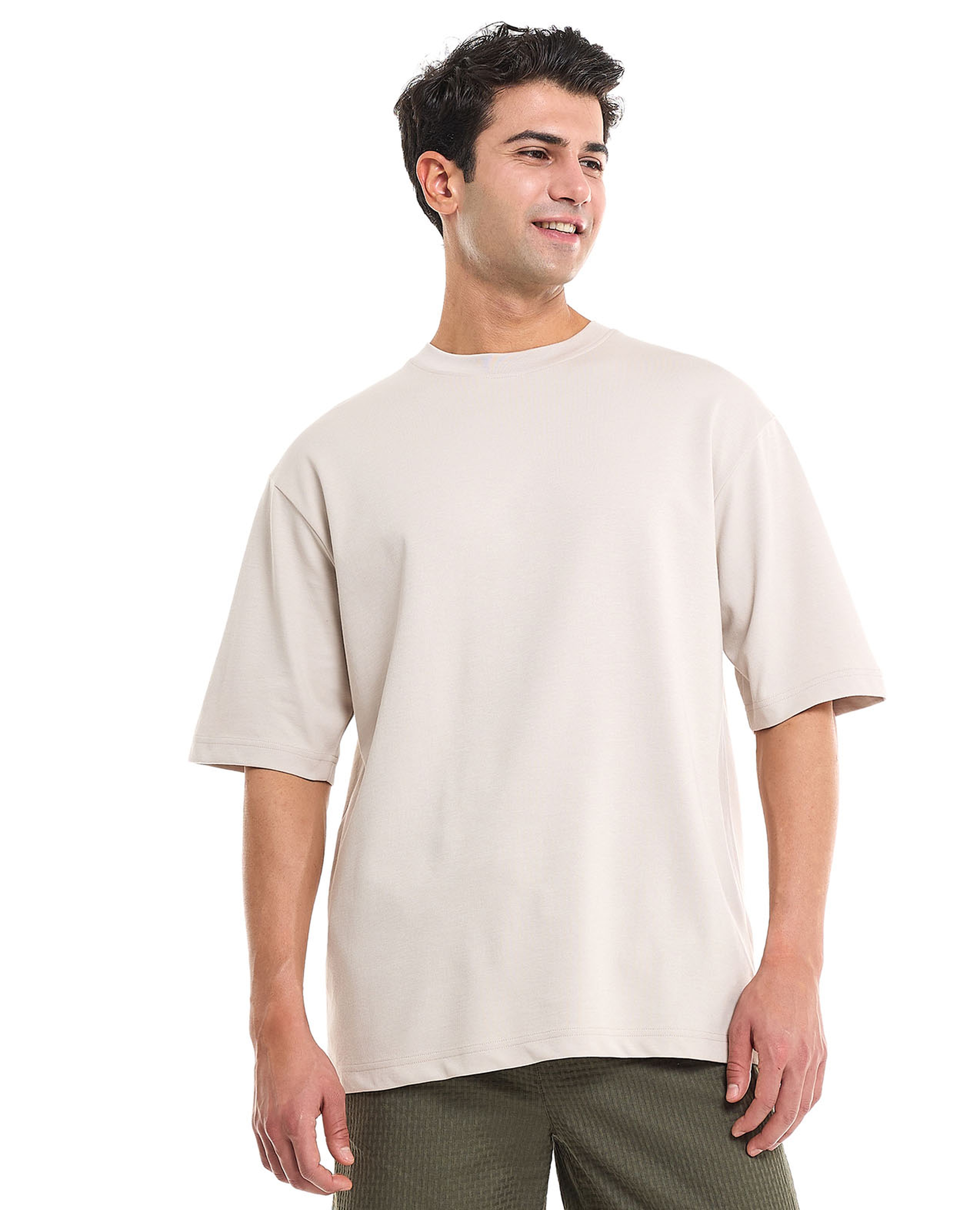 تيشيرت سادة برقبة دائرية وأكمام قصيرة