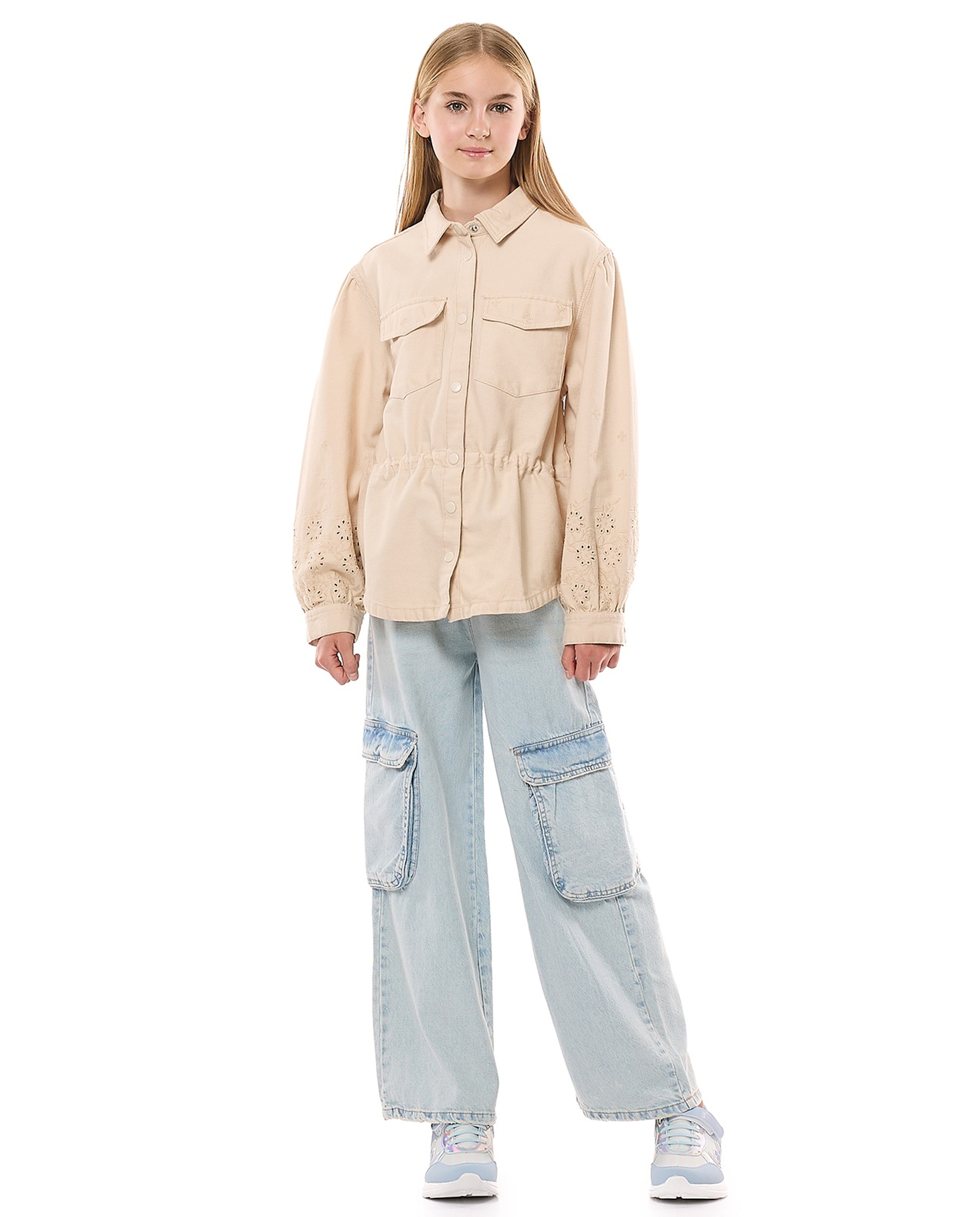 Pocket Detail Denim Jacket with Classic Collar and Long Sleeves