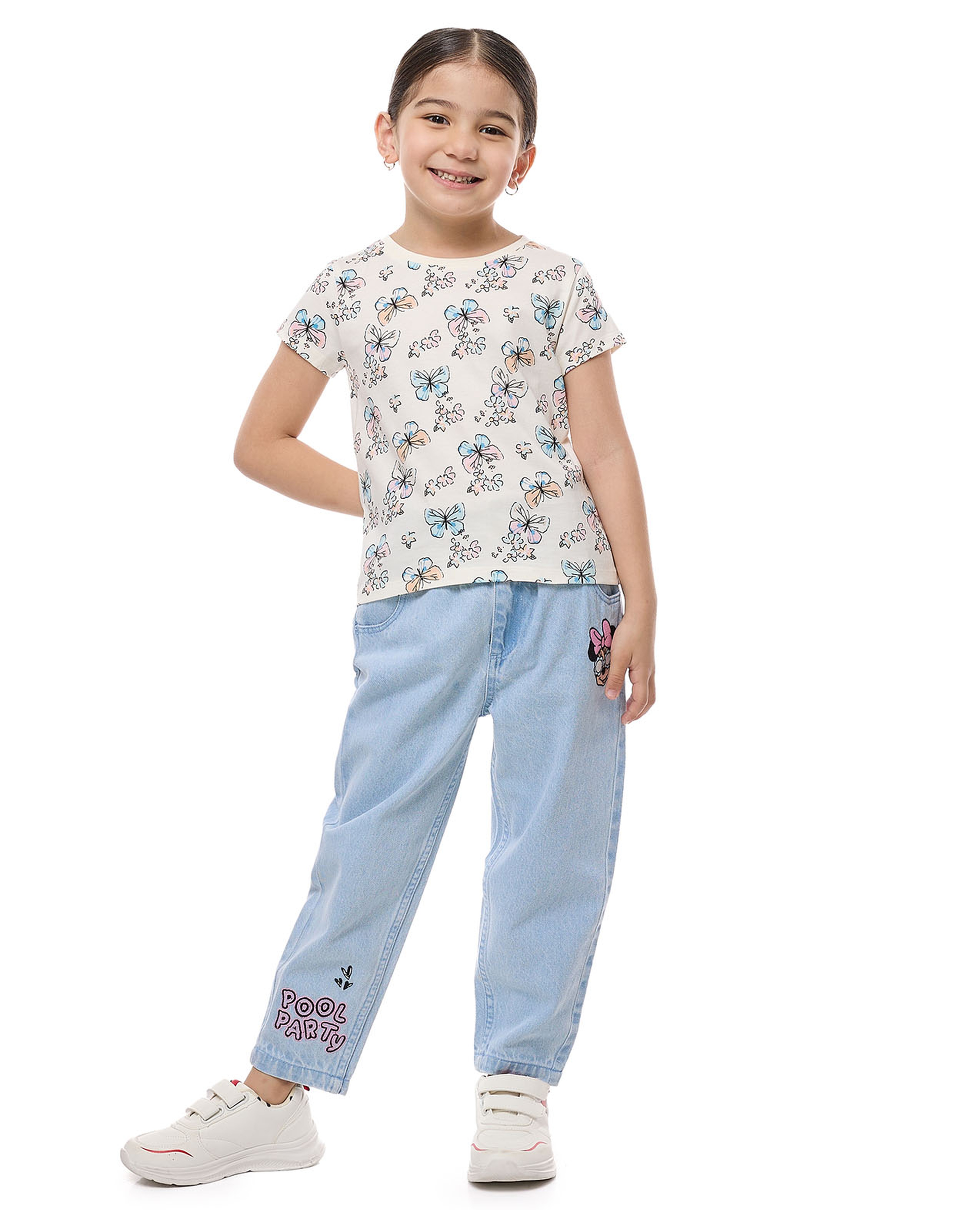 تيشيرت مطبوع برقبة دائرية وأكمام قصيرة