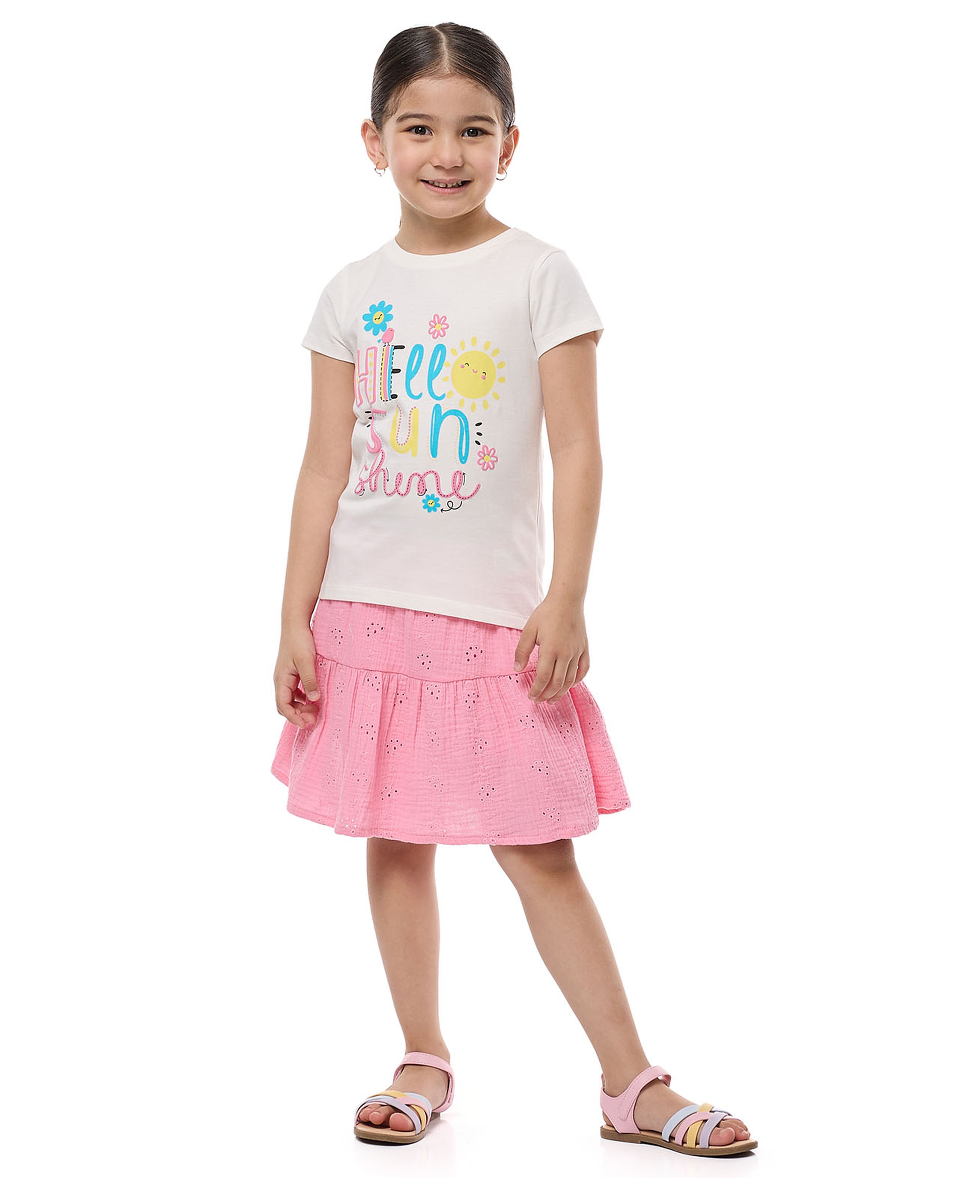 تيشيرت مطبوع برقبة دائرية وأكمام قصيرة