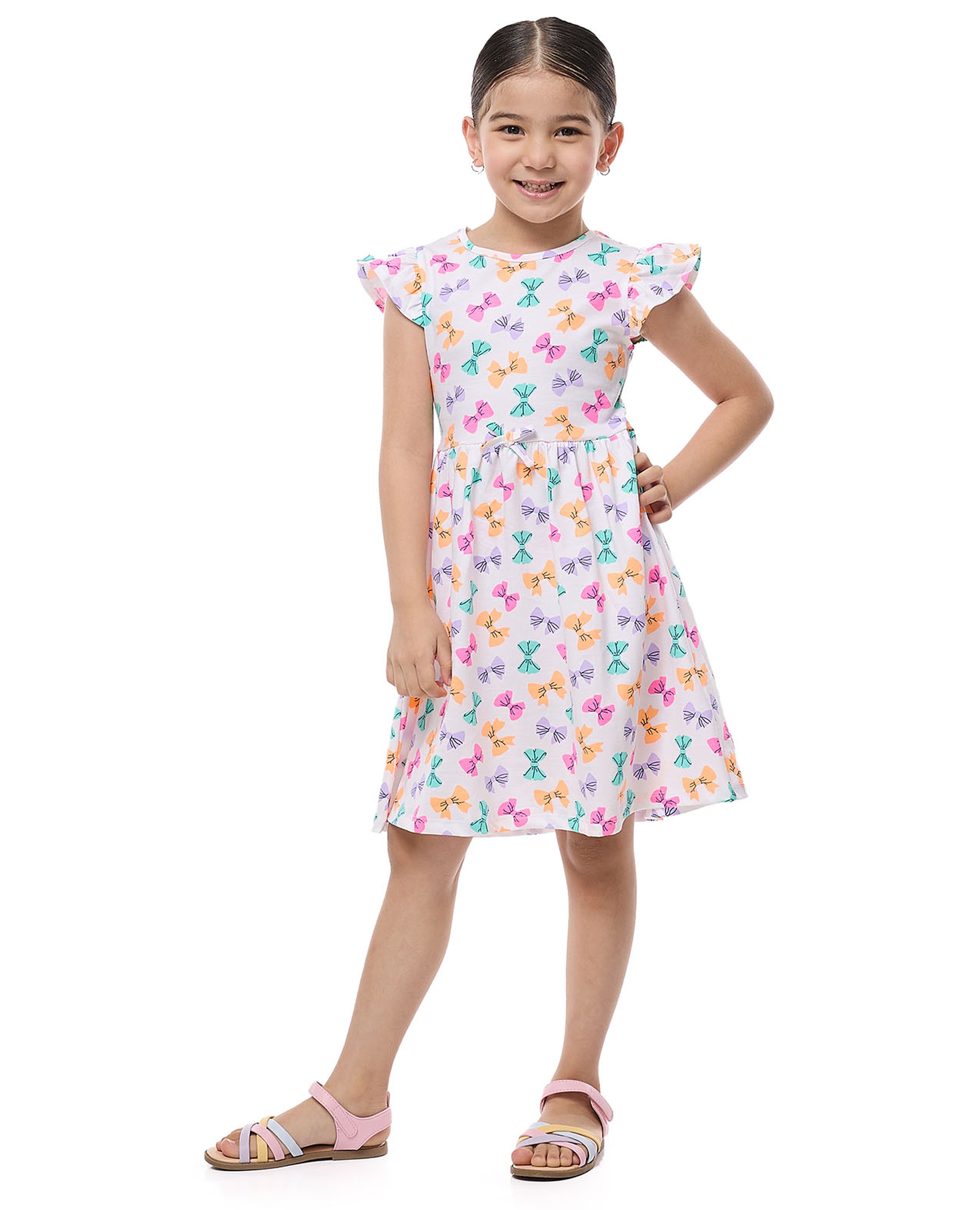 فستان واسع مطبوع برقبة دائرية وأكمام كاب