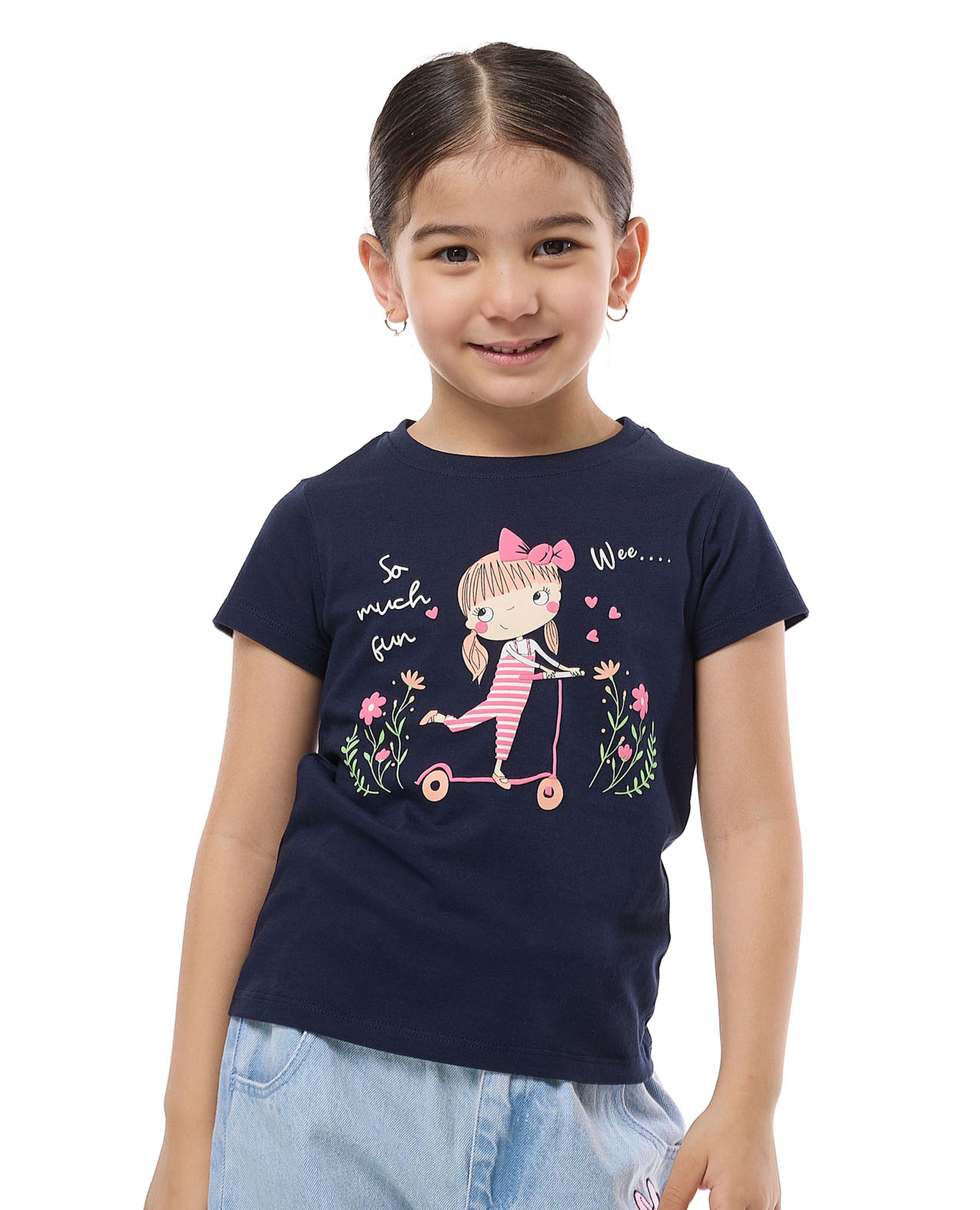 تيشيرت مطبوع برقبة دائرية وأكمام قصيرة