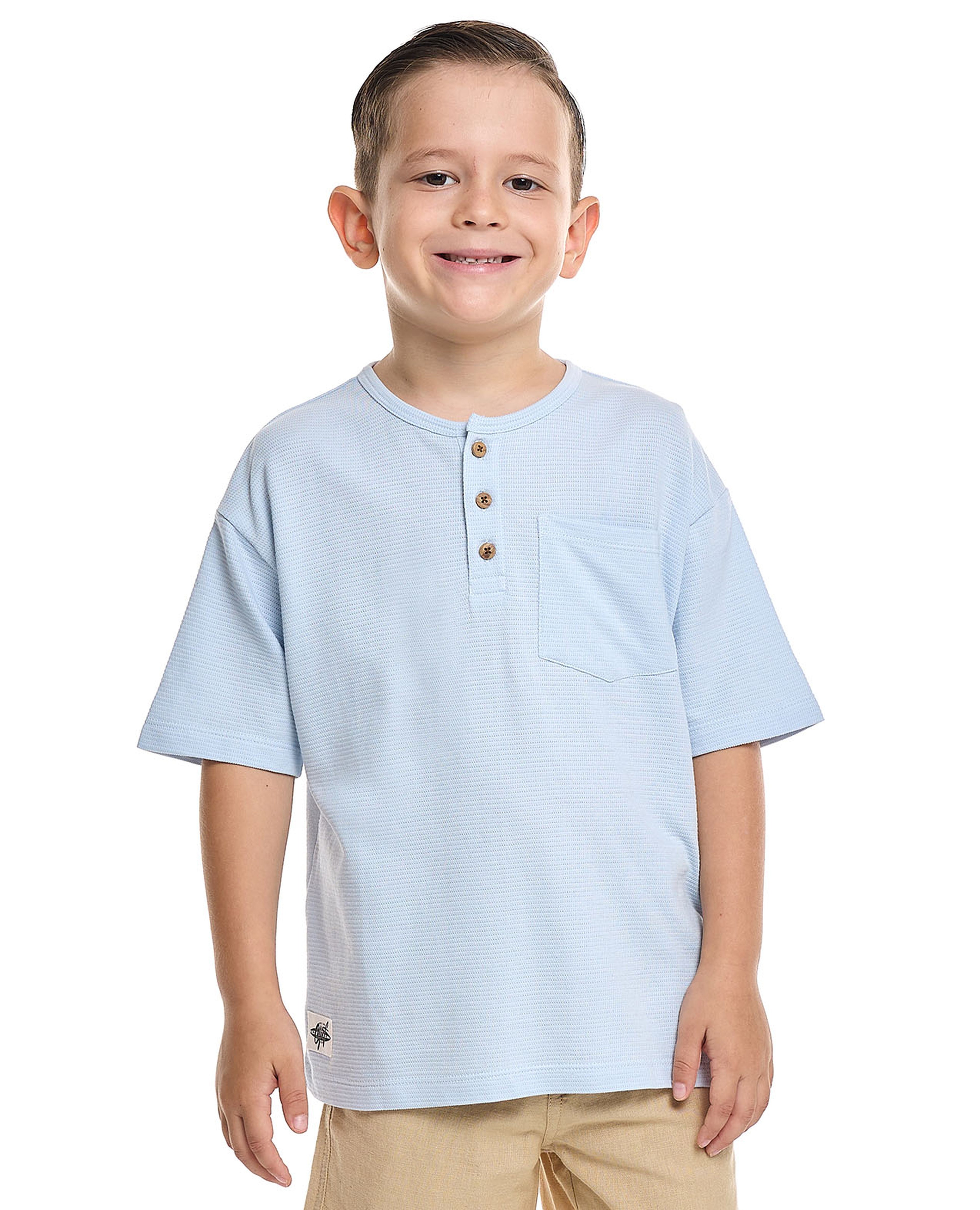 تيشيرت كم قصير و رقبة هينلي