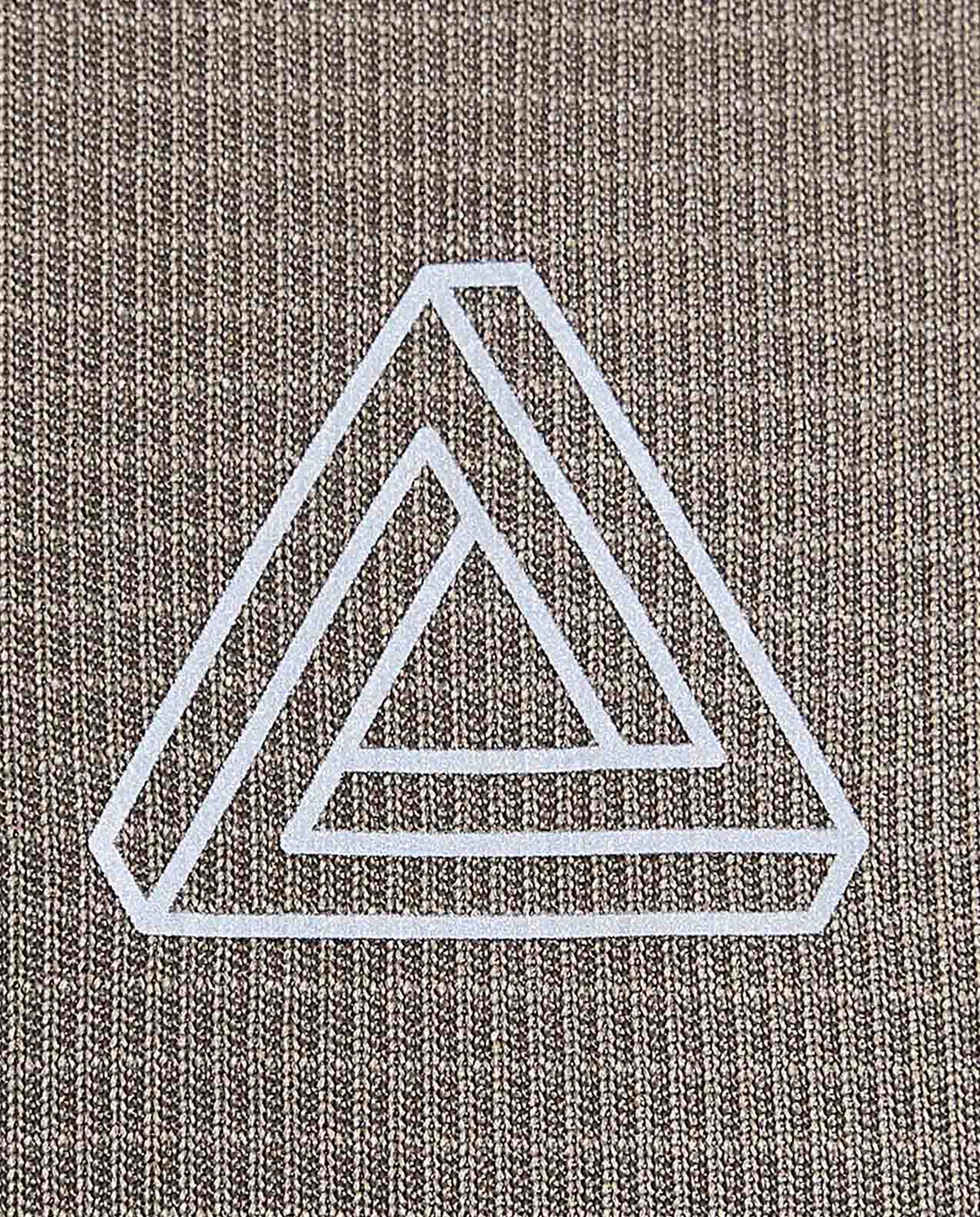 تيشيرت بأكمام قصيرة ورقبة مستديرة