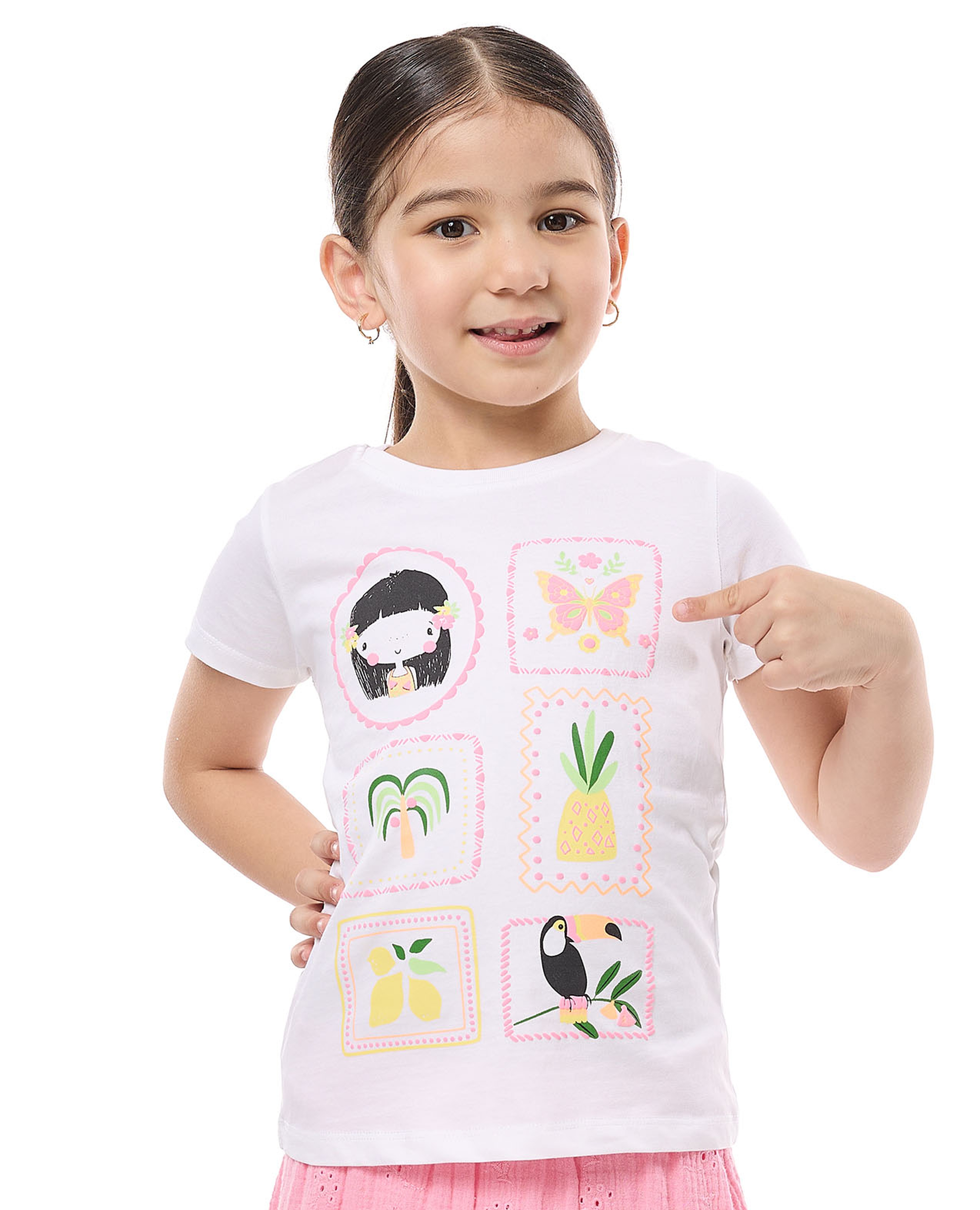 تيشيرت مطبوع برقبة دائرية وأكمام قصيرة