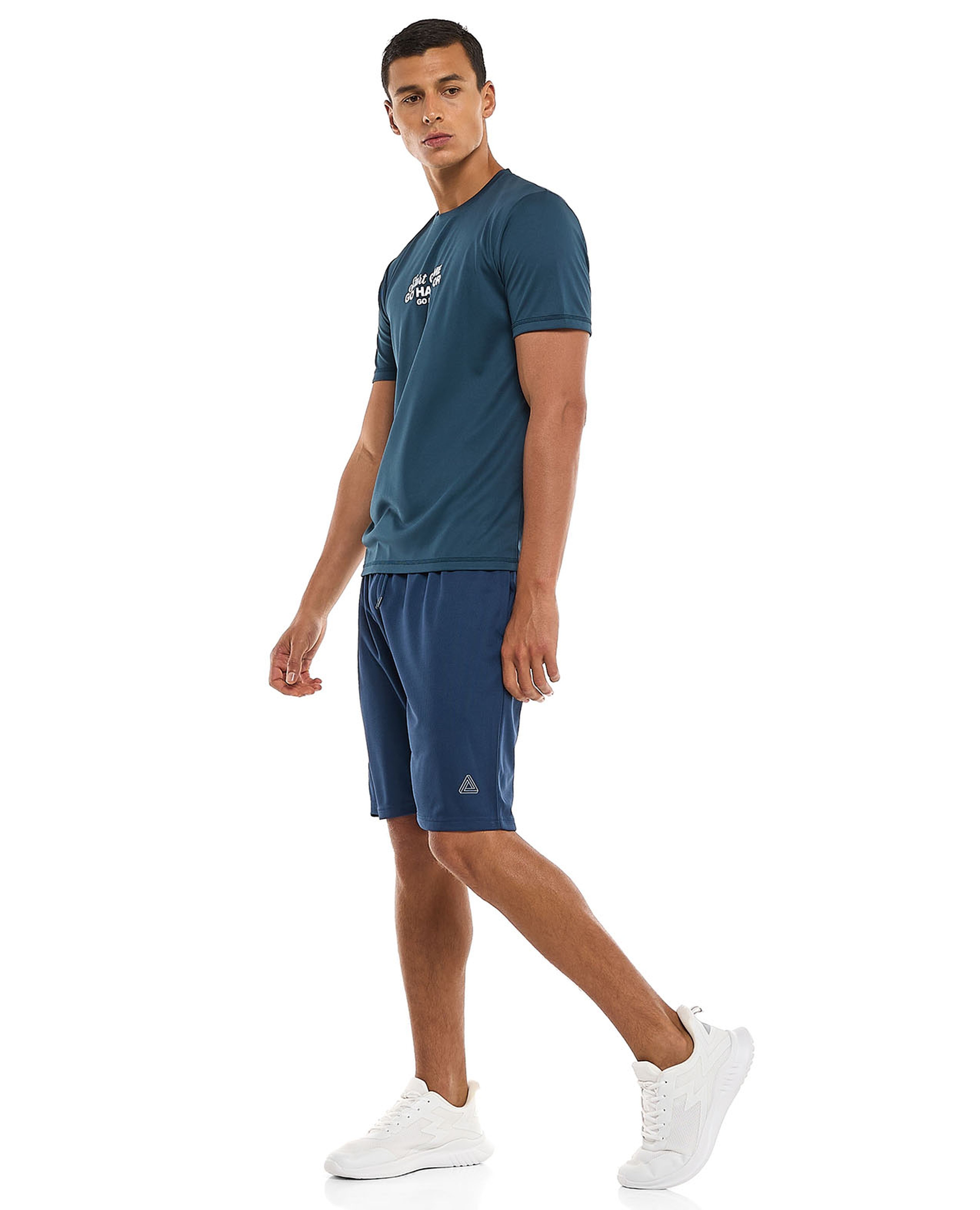 شورت برباط على الخصر