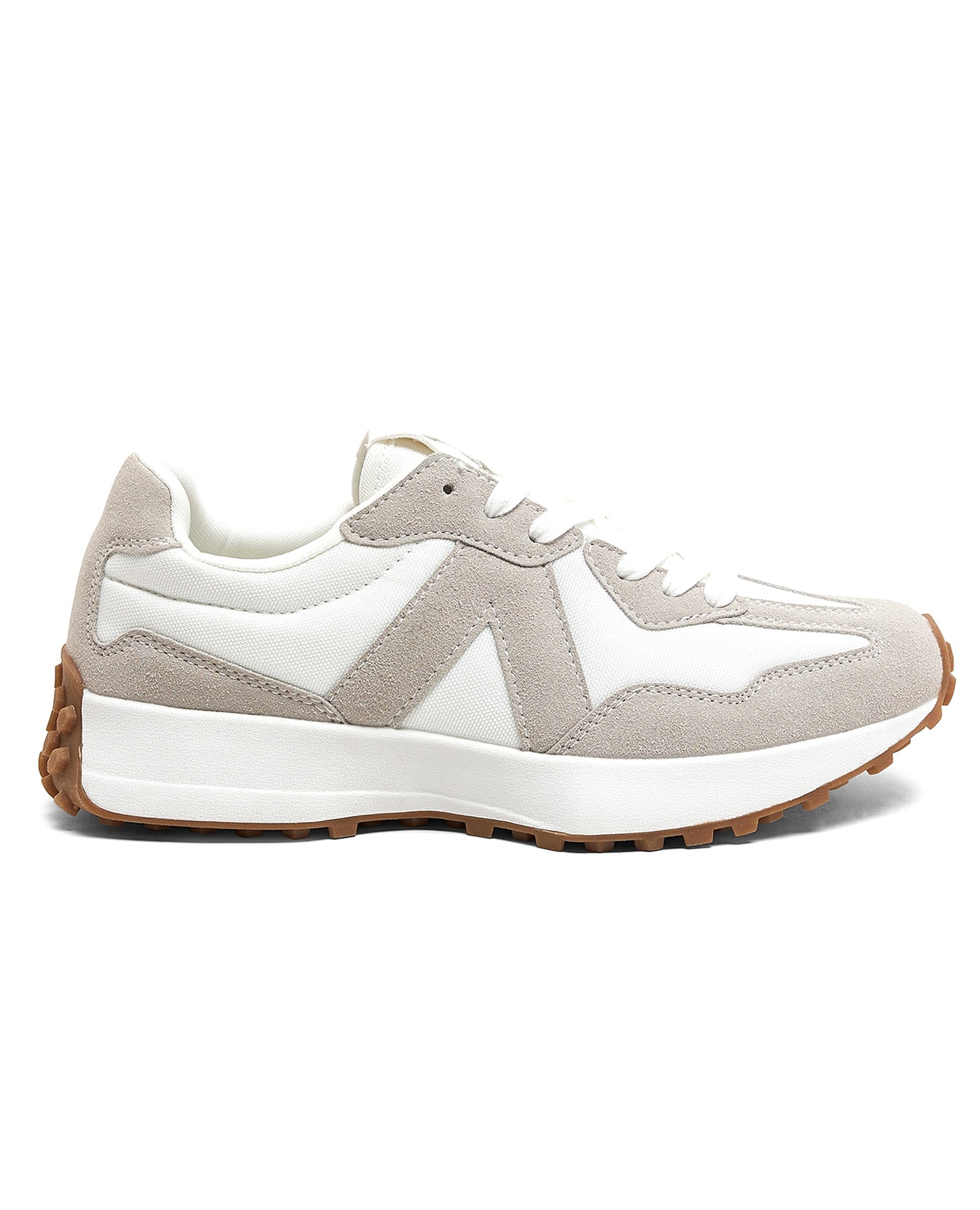 حذاء رياضي برباط وألوان متناسقة