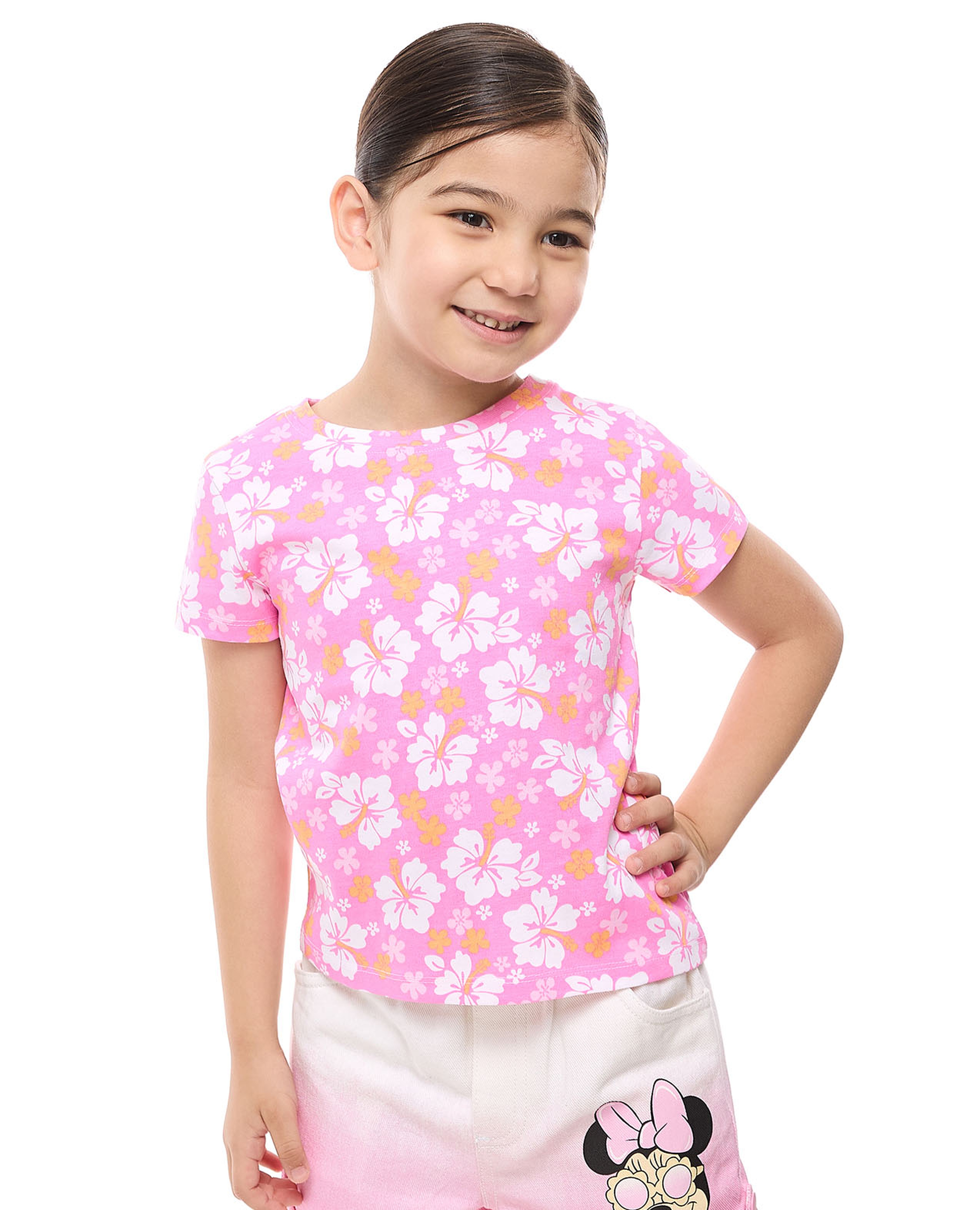 تيشيرت بطبعة ورود بياقة مستديرة وأكمام قصيرة