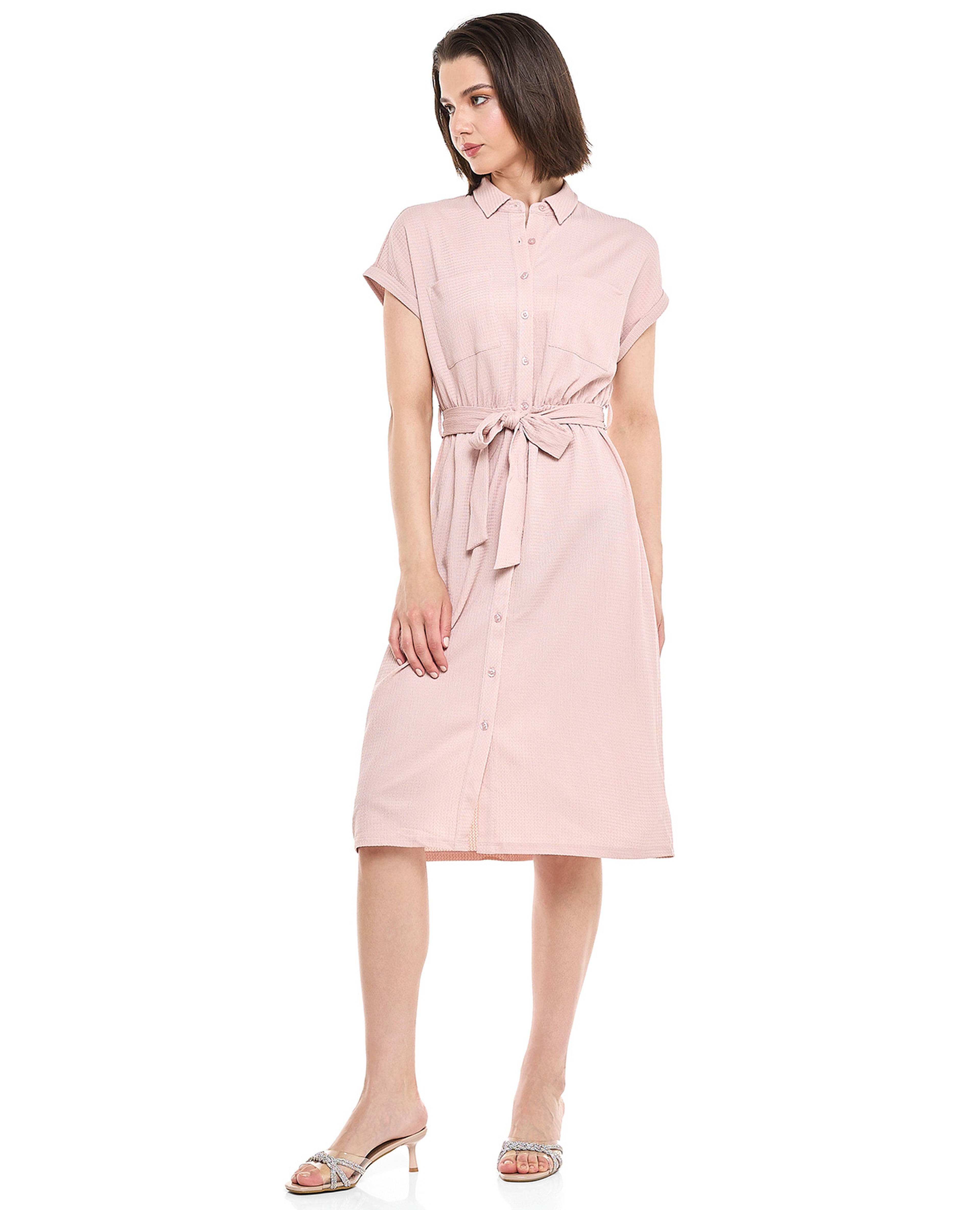 فستان قميص بحزام وياقة كلاسيكية وأكمام قصيرة