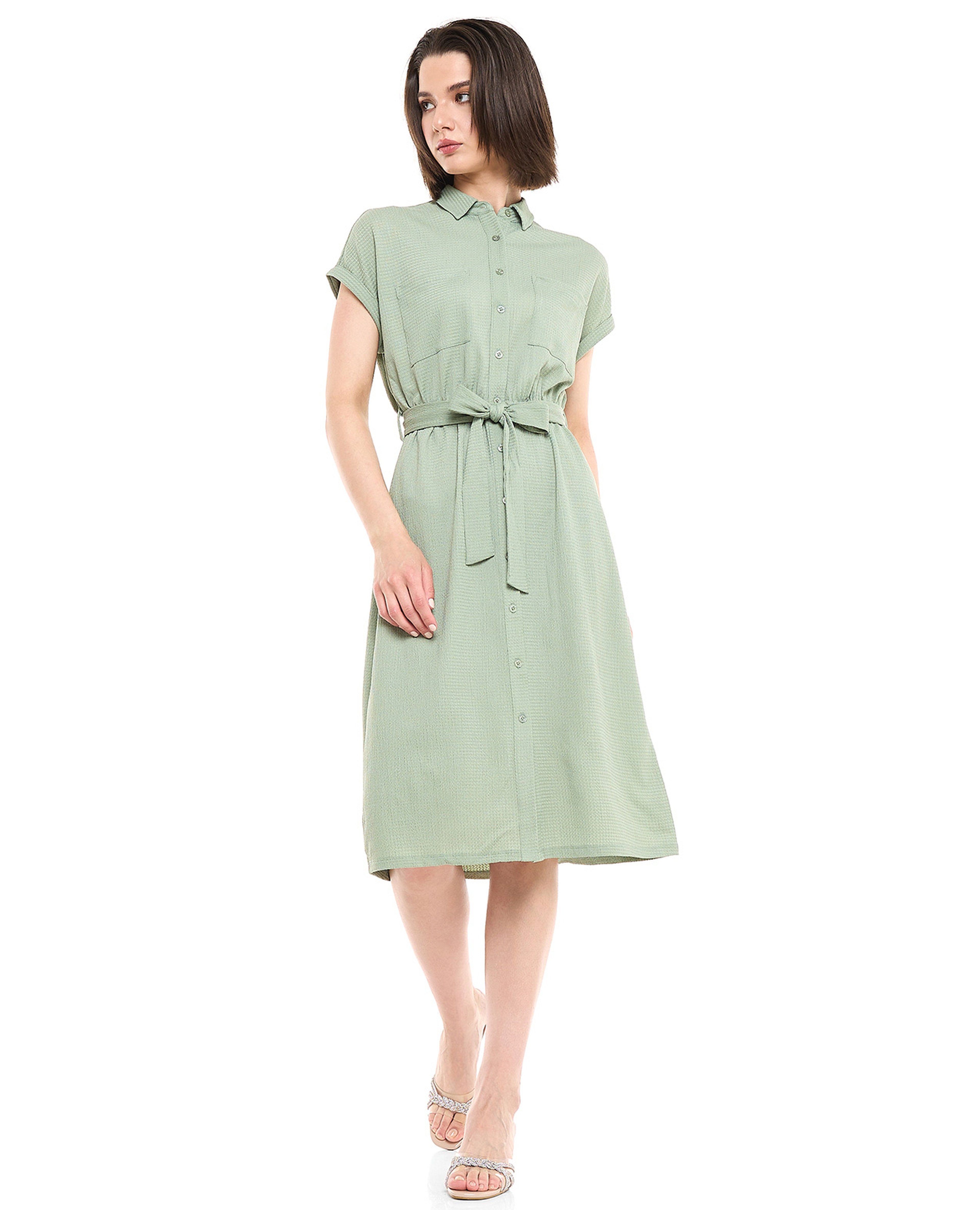 فستان قميص بحزام وياقة كلاسيكية وأكمام قصيرة