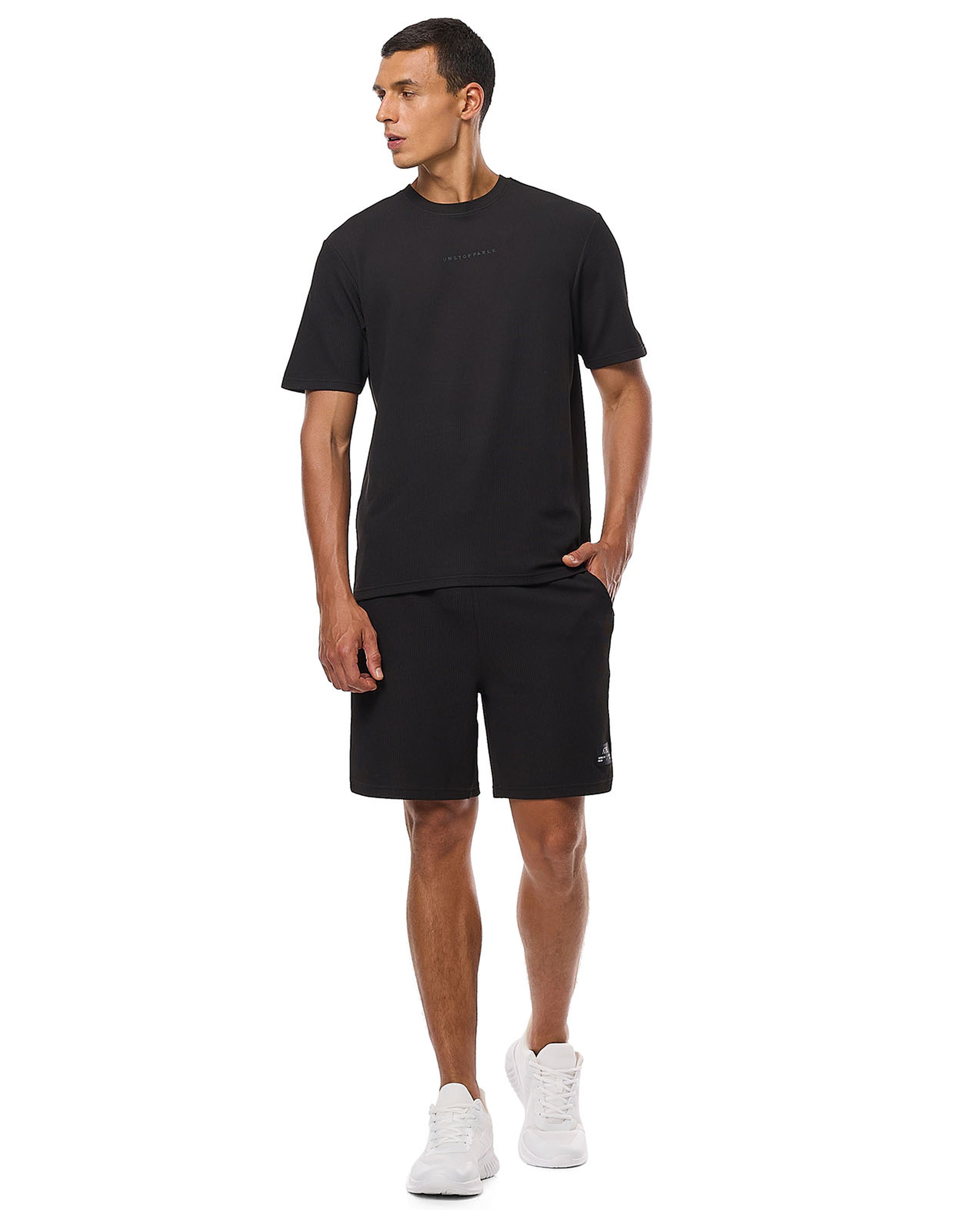 شورت برباط على الخصر