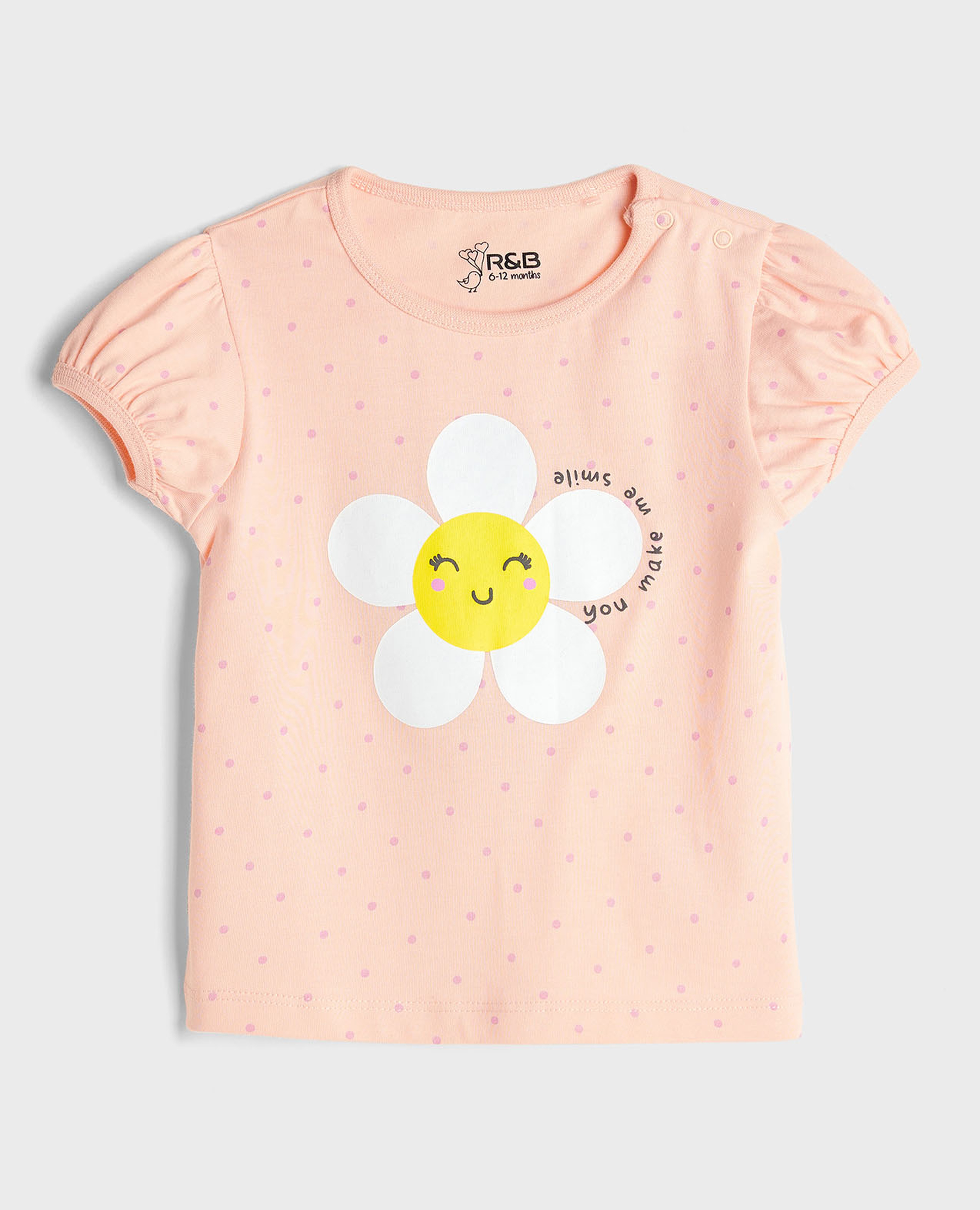 توب بطبعة بياقة مستديرة وأكمام منفوشة