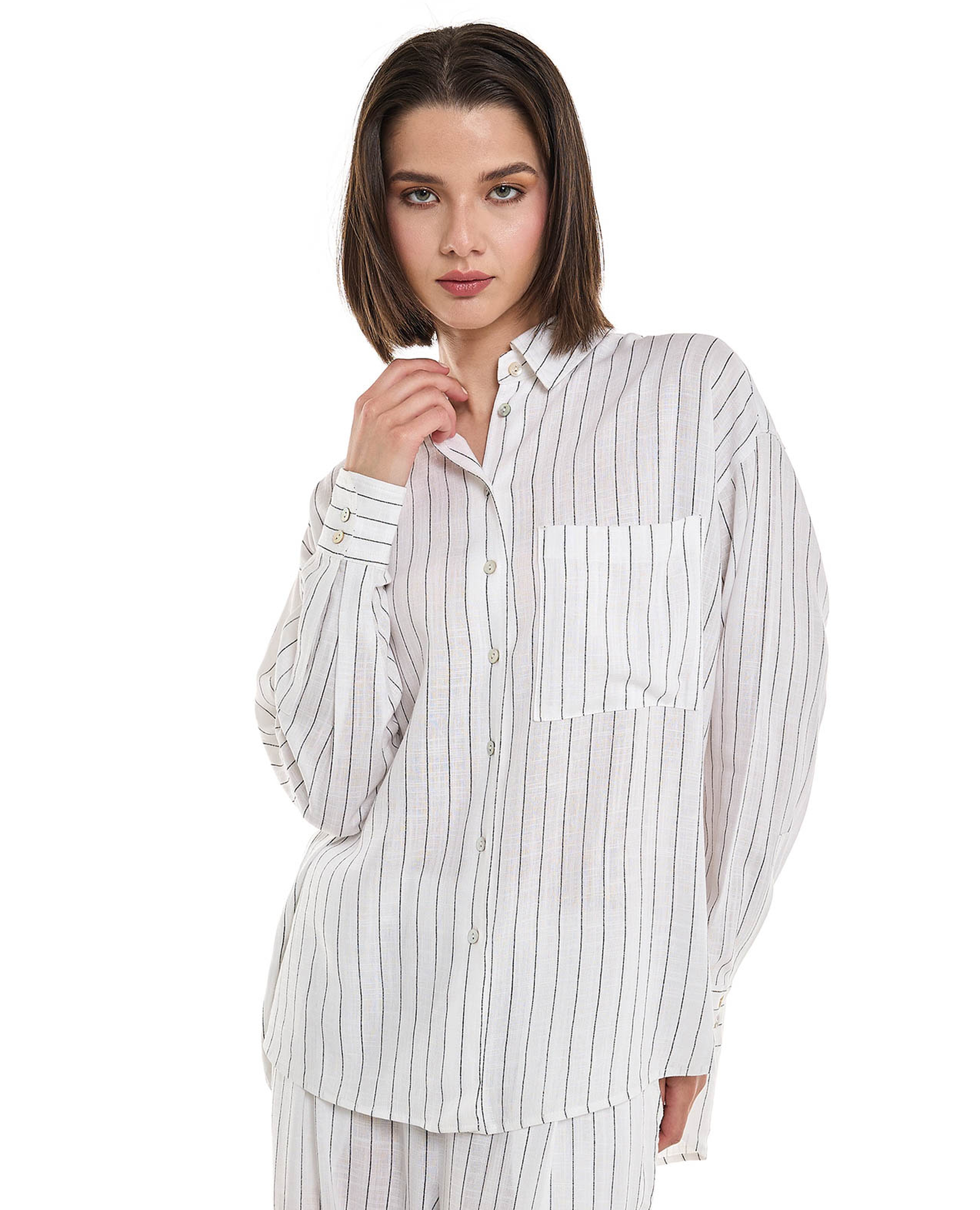 قميص مخطط بأكمام طويلة وياقة كلاسيك