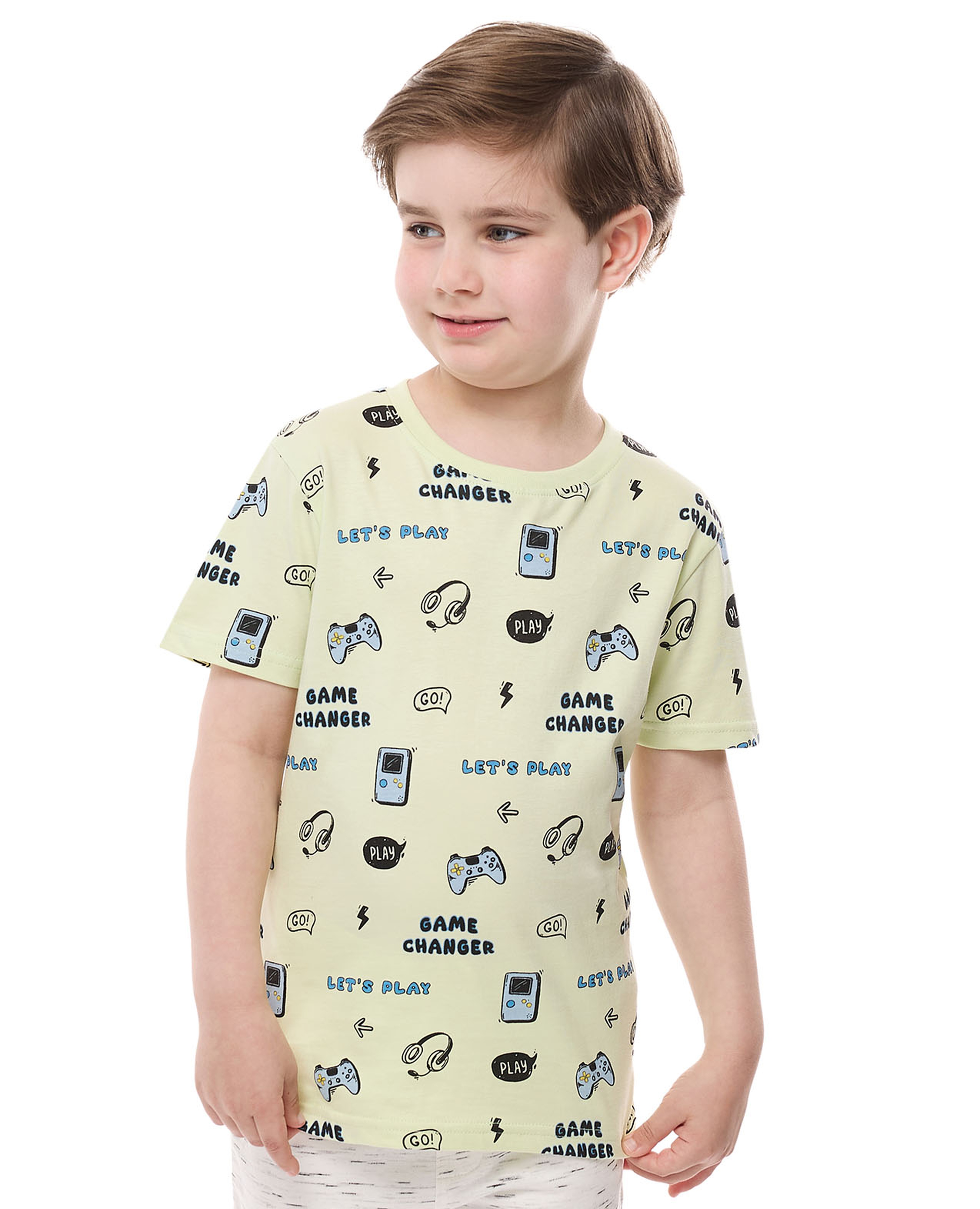 تيشيرت بياقة مستديرة وأكمام قصيرة وطبعة