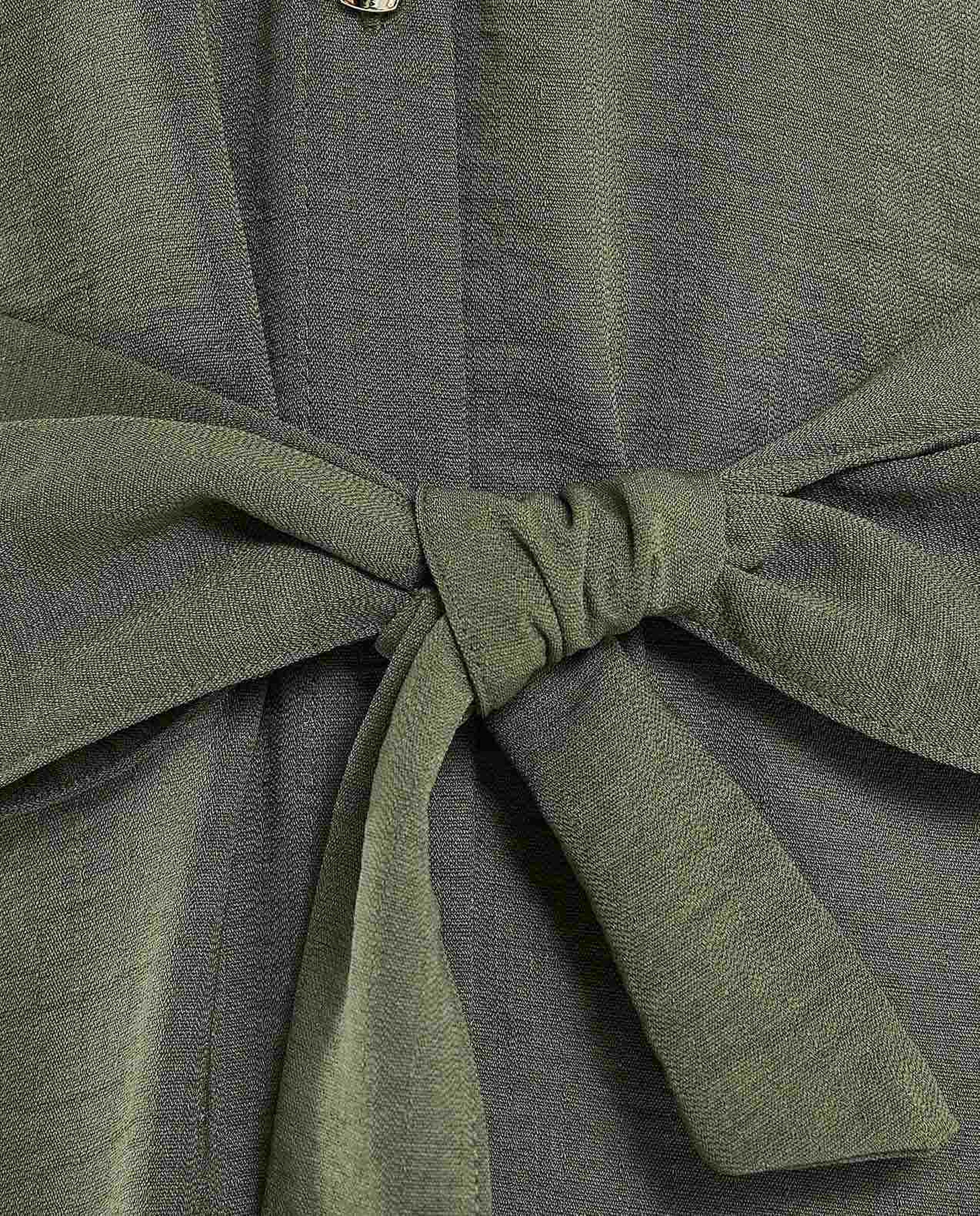 Belted Shirt Dress with Classic Collar and Short Sleeves