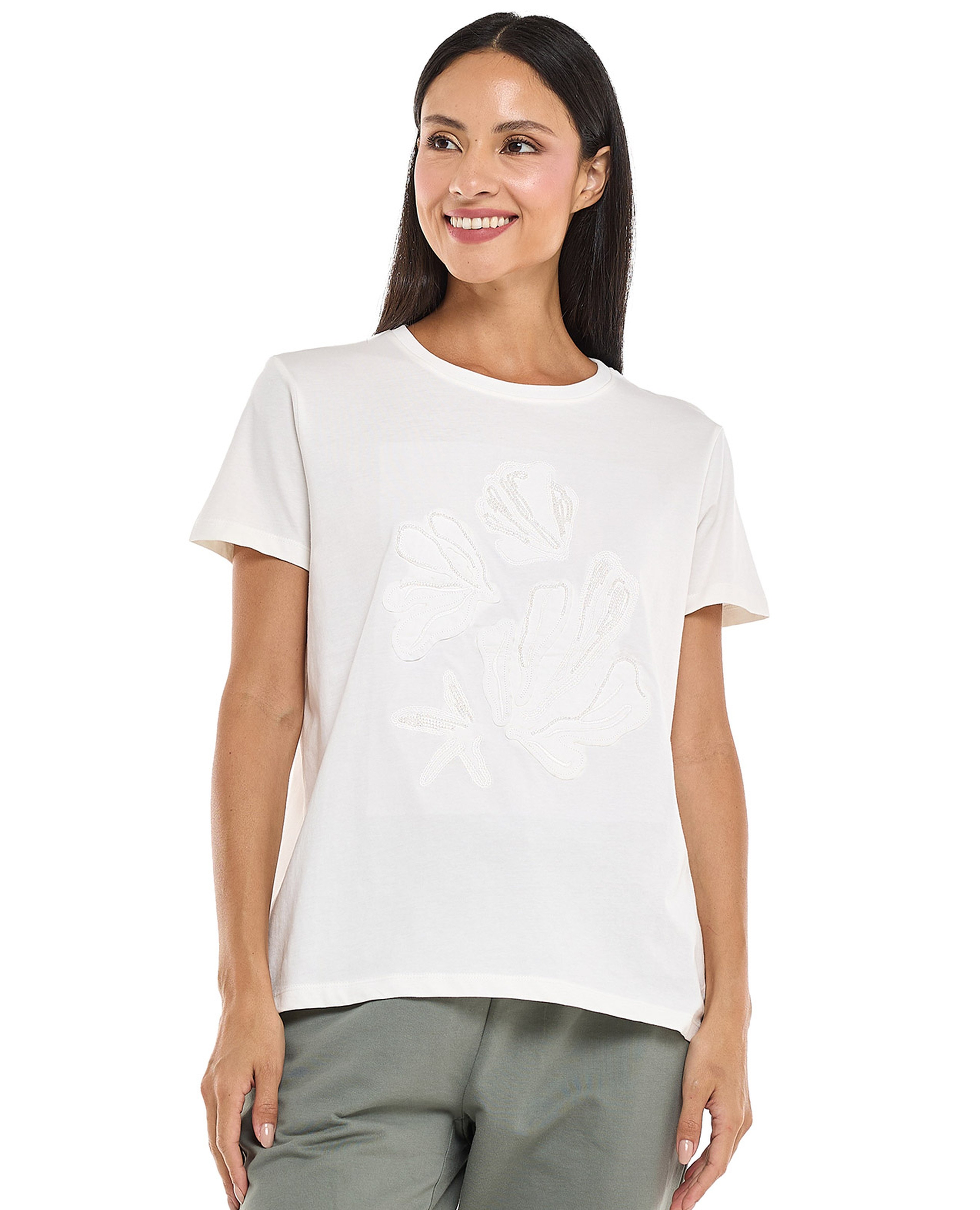 تيشيرت بياقة مستديرة وأكمام قصيرة