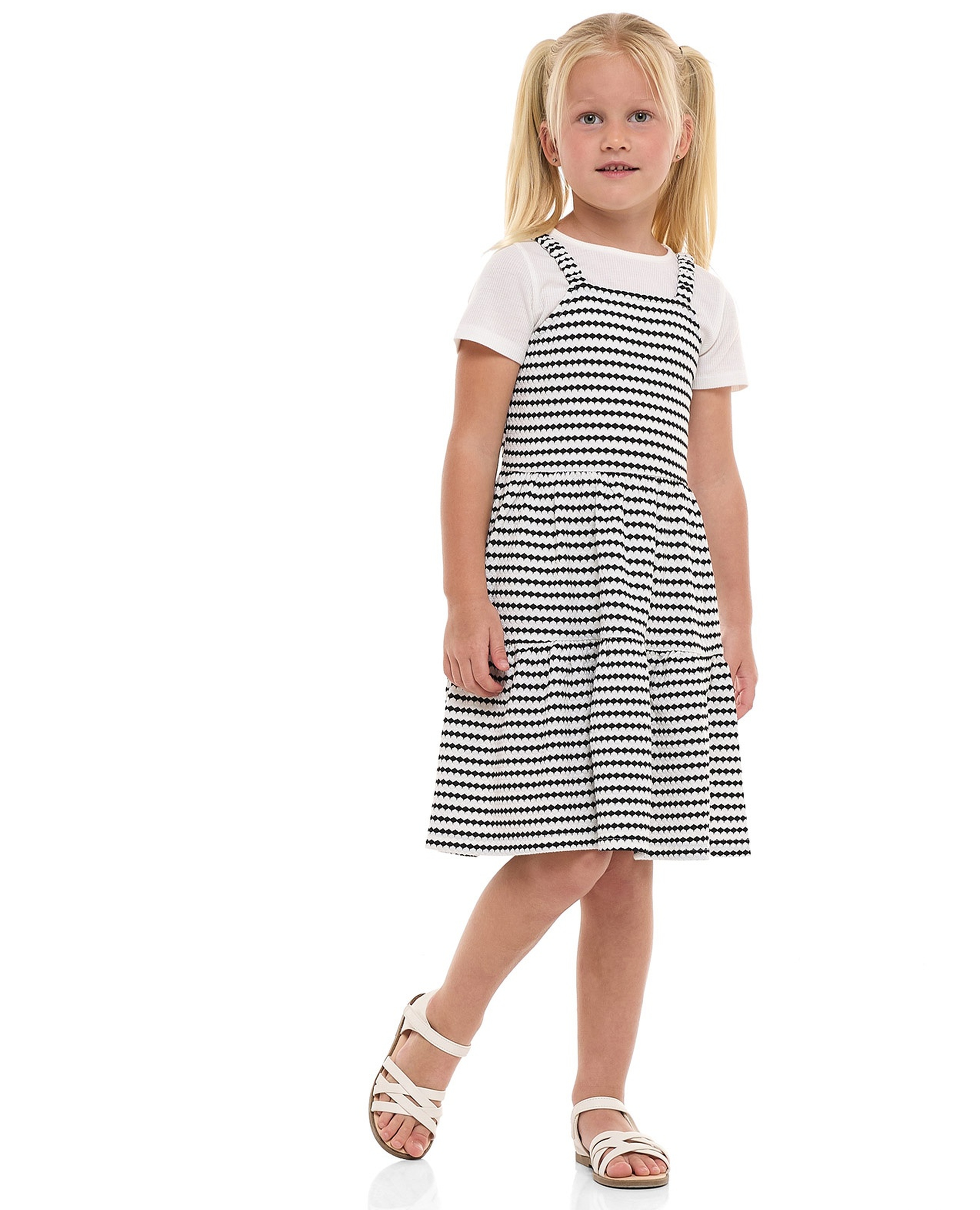 فستان دنغري محبوك بنقشة