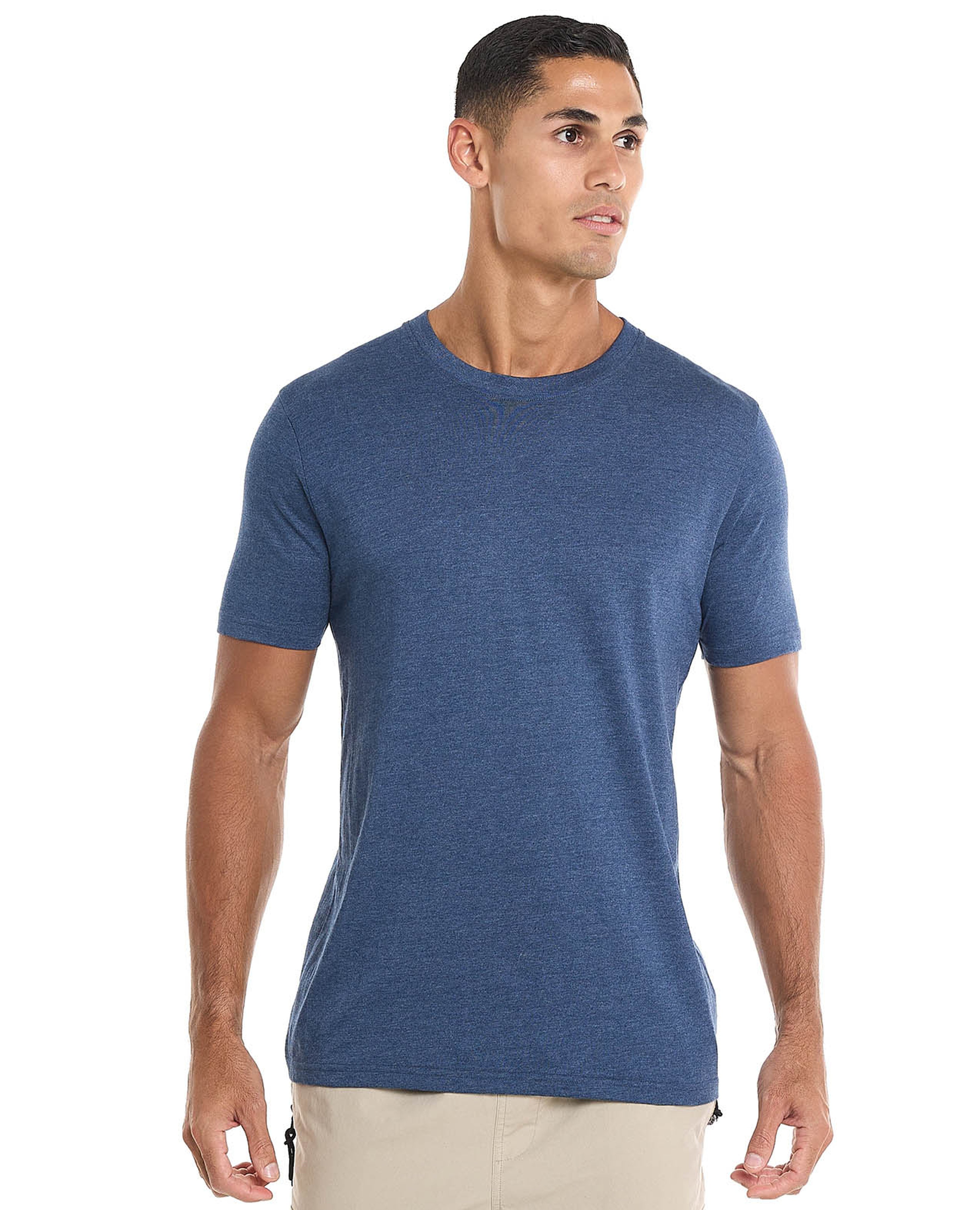 تيشيرت سادة بياقة مستديرة وأكمام قصيرة