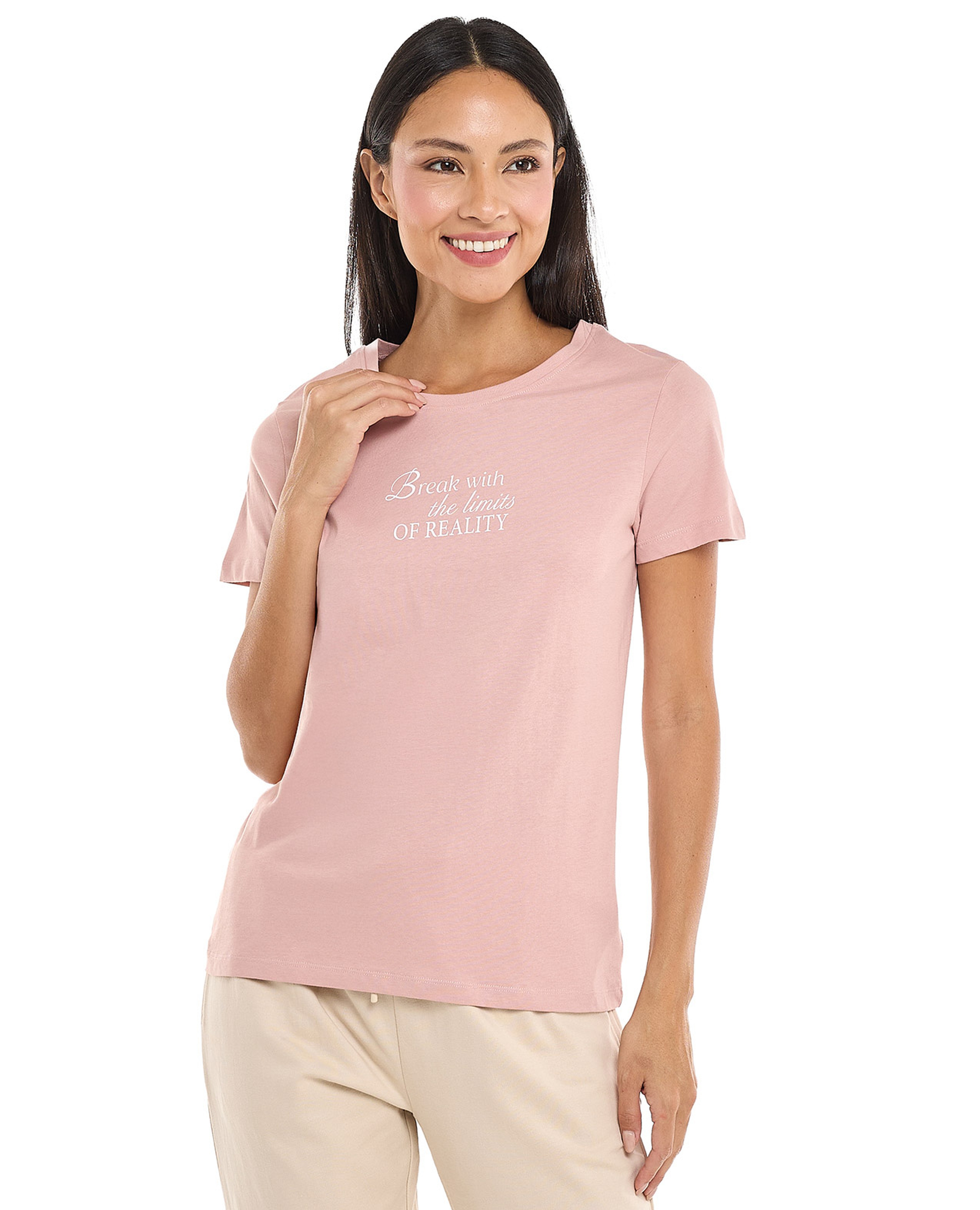 تيشيرت بطبعة بياقة مستديرة وأكمام قصيرة