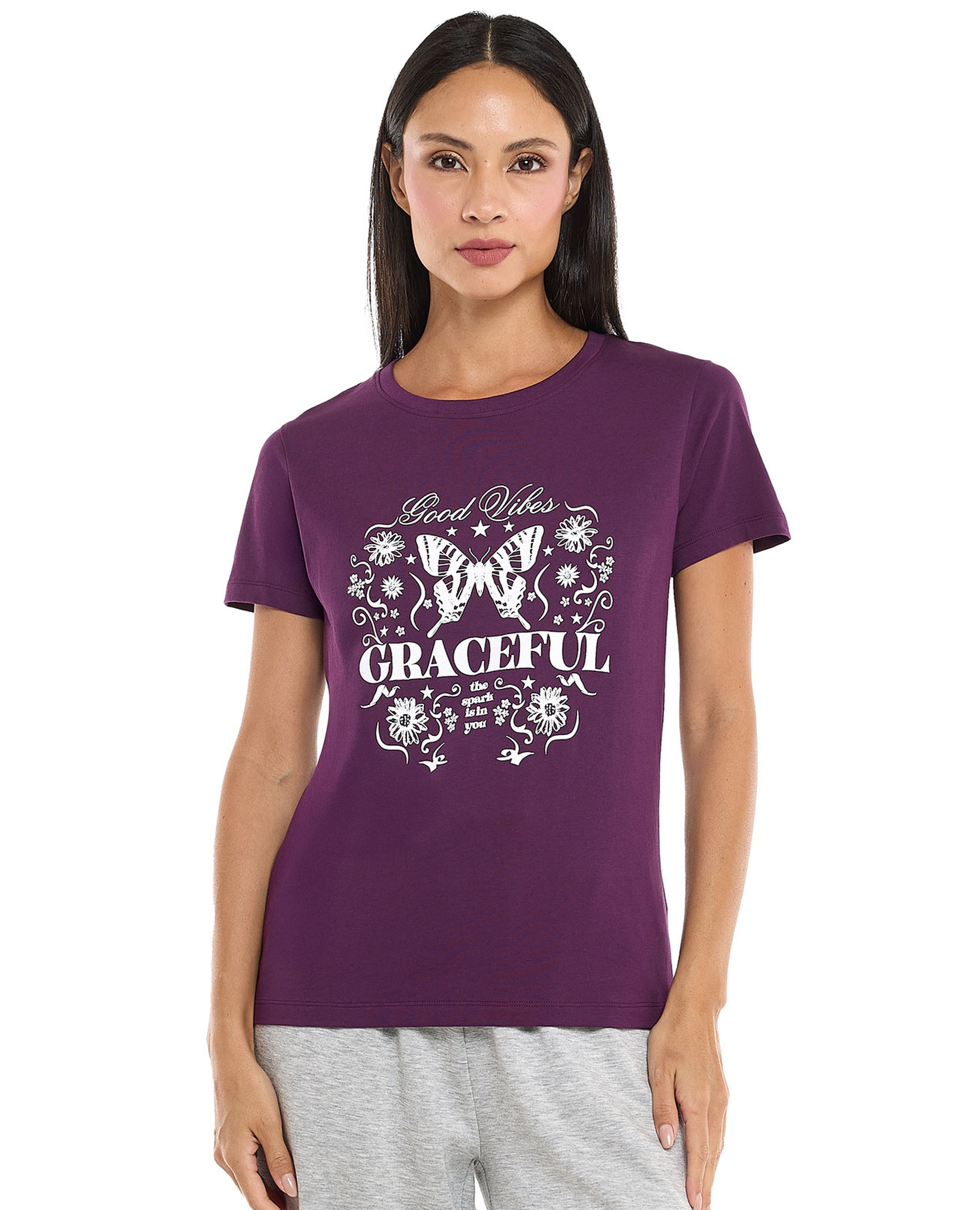 تيشيرت بطبعة بياقة مستديرة وأكمام قصيرة