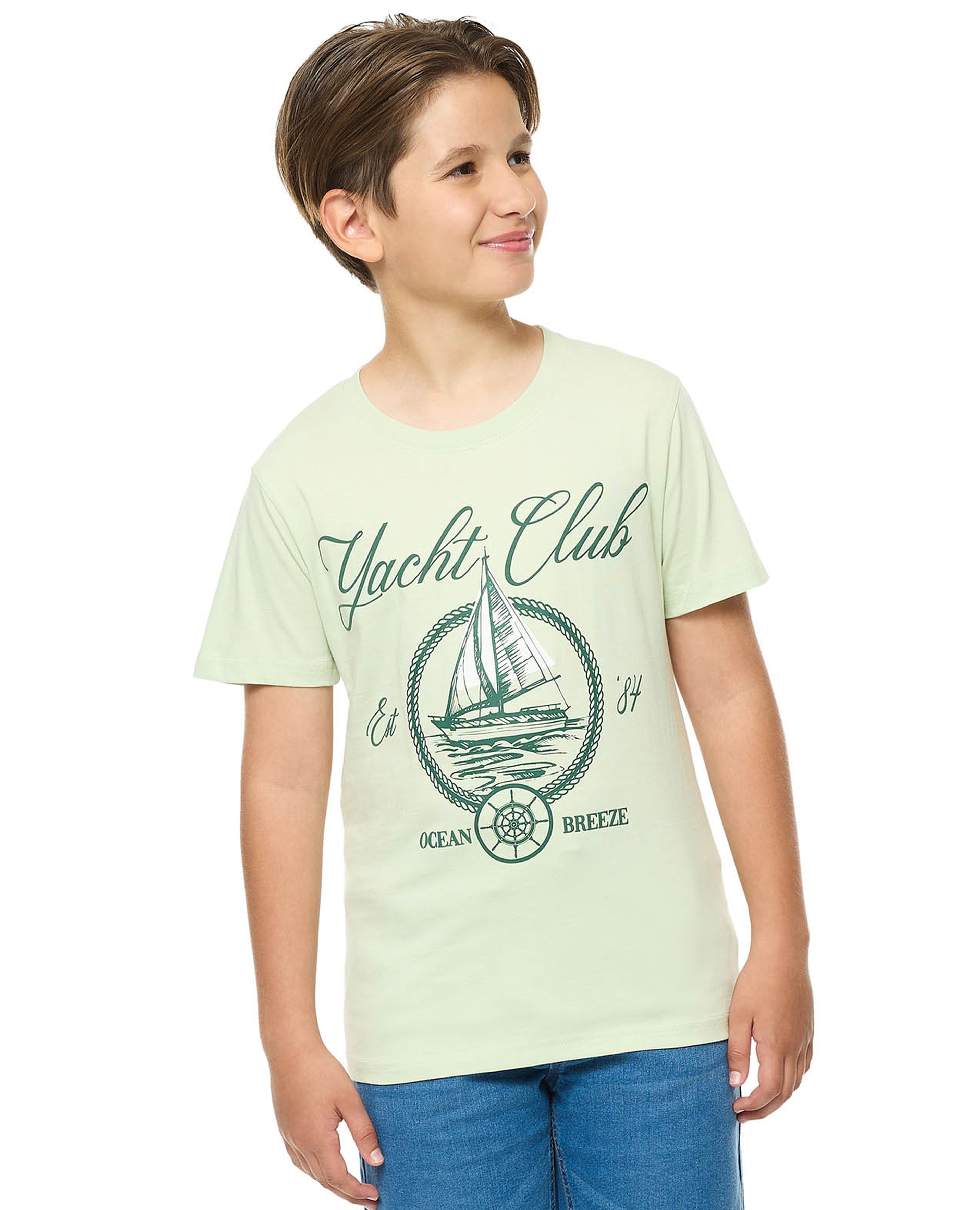 تيشيرت بطبعة بياقة مستديرة وأكمام قصيرة