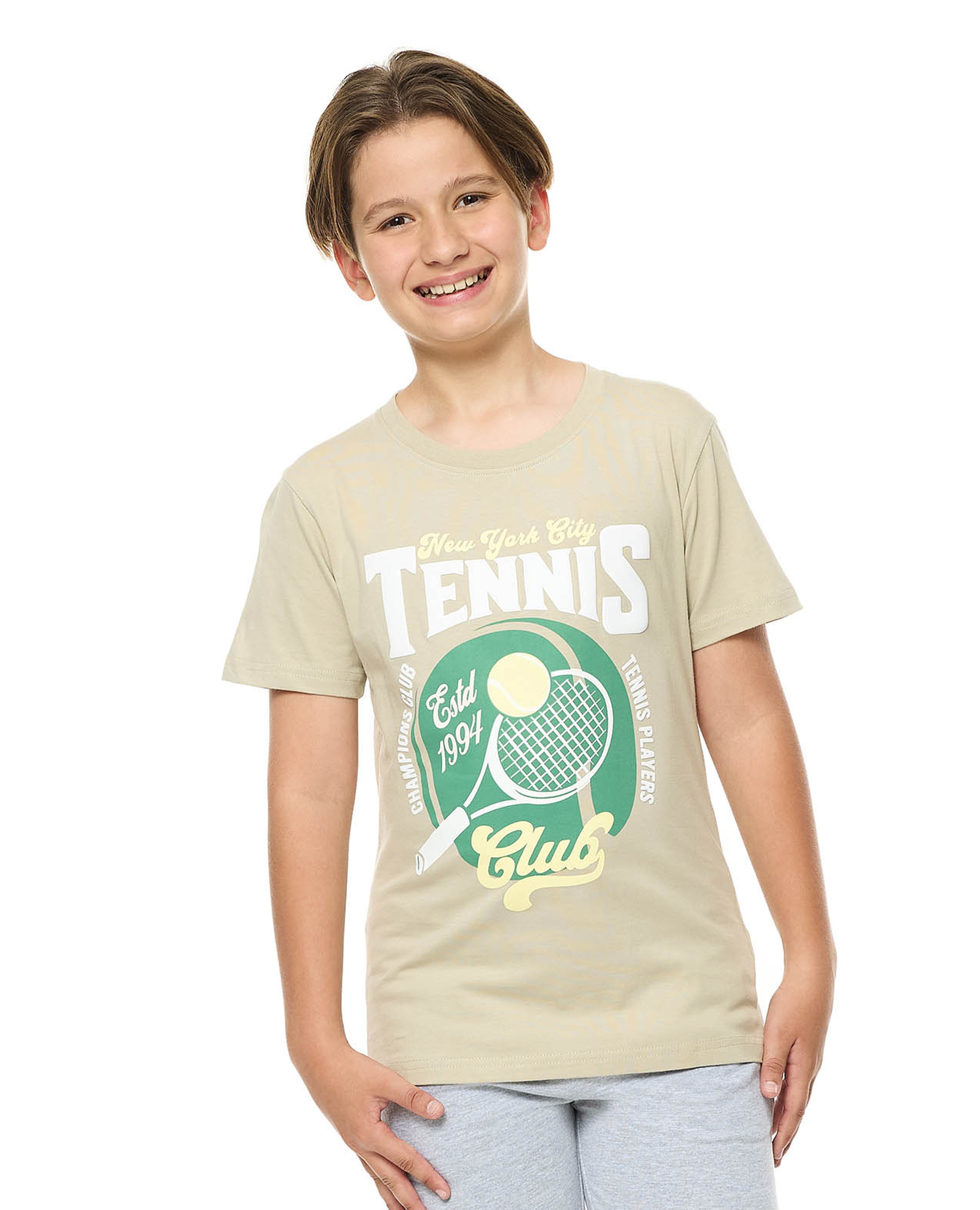 تيشيرت بطبعة بياقة مستديرة وأكمام قصيرة