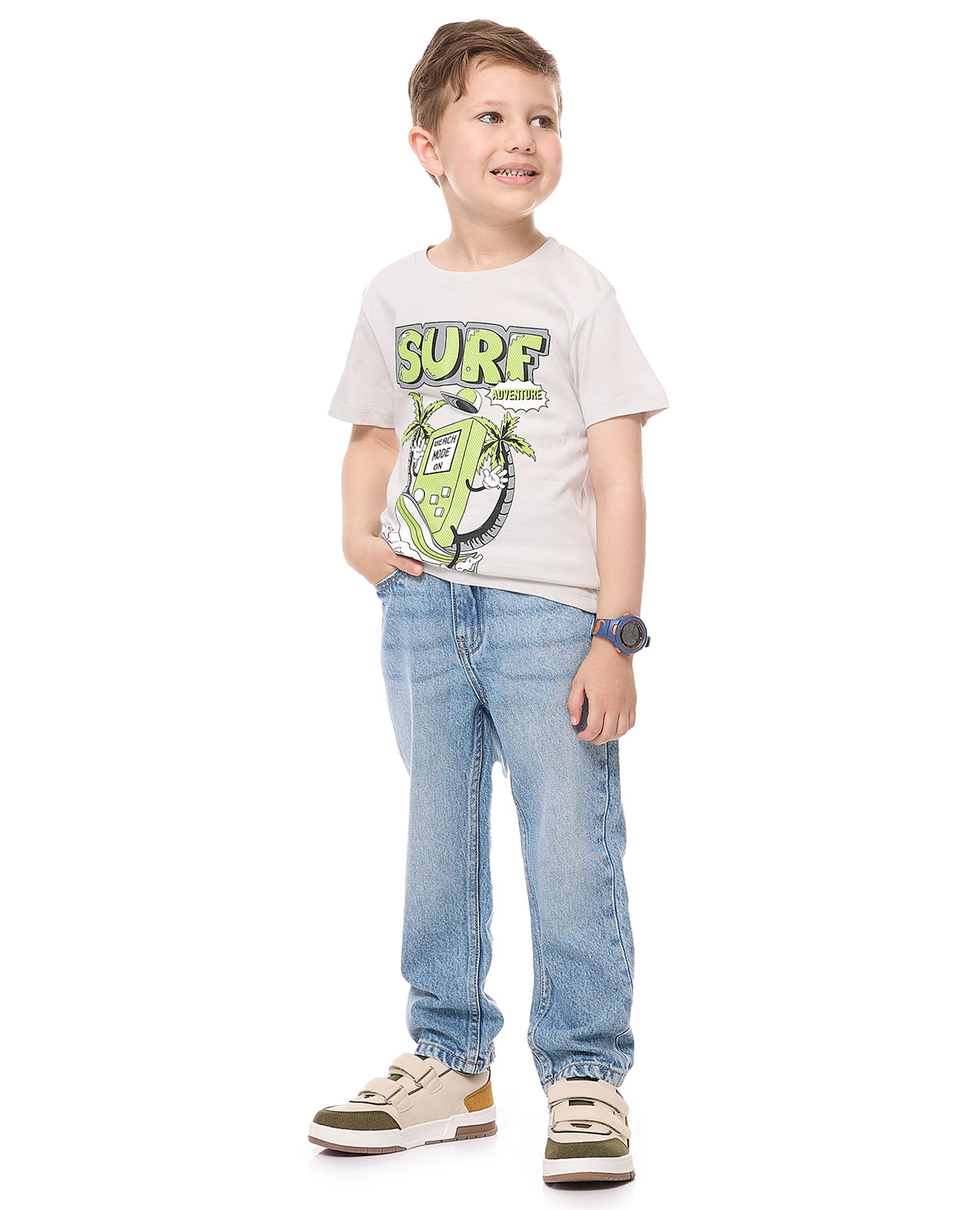 بنطال جينز بقصة مستقيمة بزر