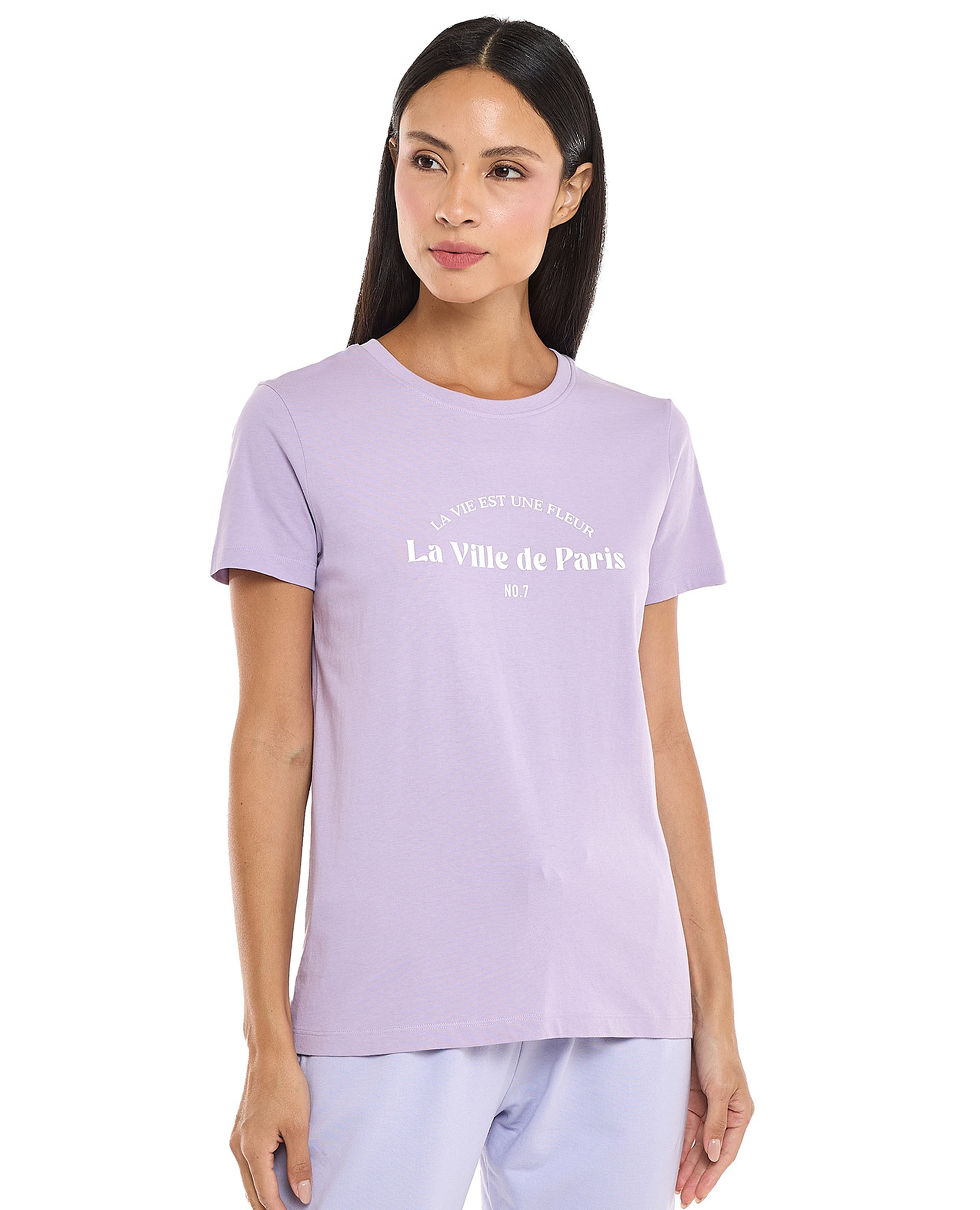 تيشيرت بطبعة بياقة مستديرة وأكمام قصيرة