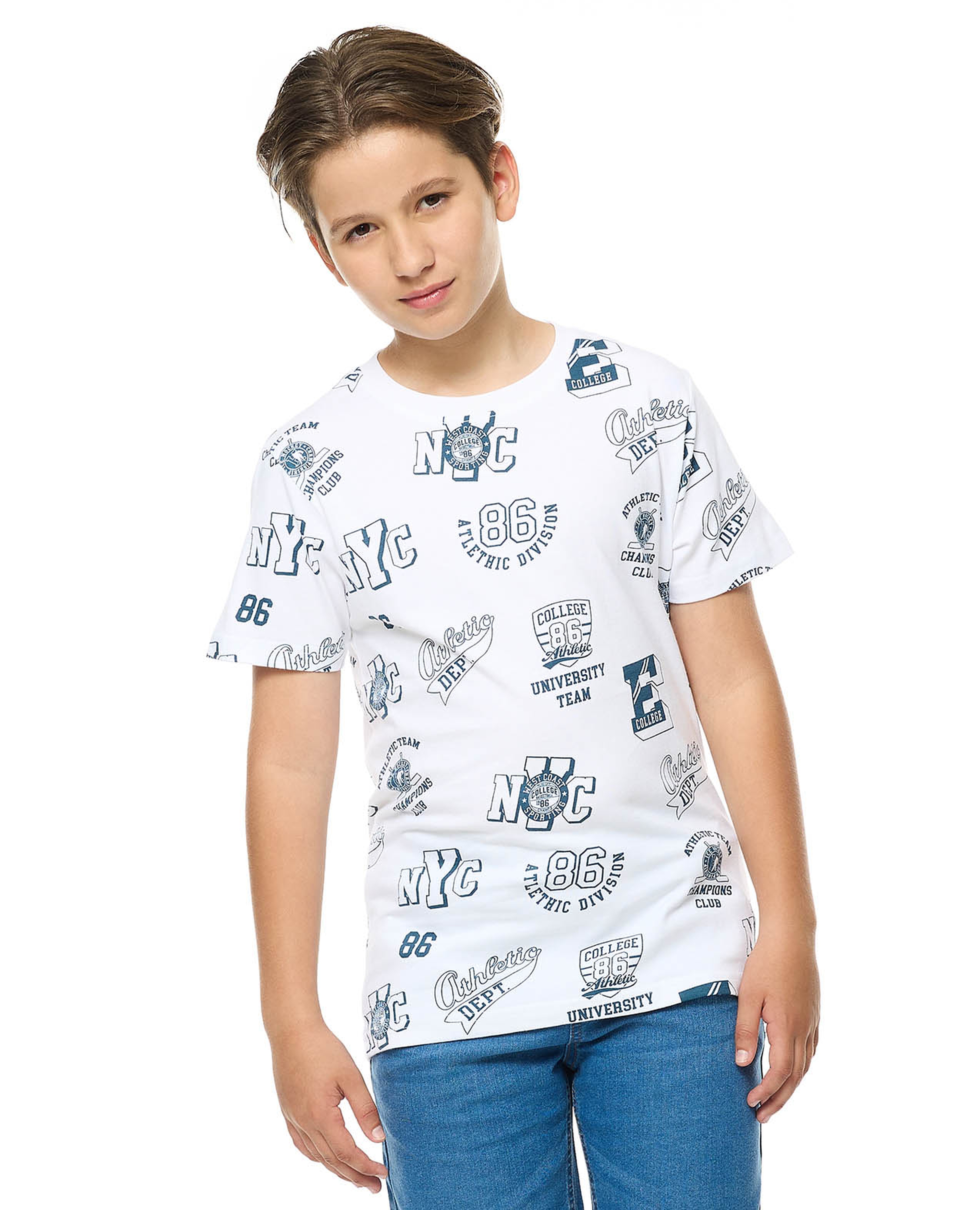 تيشيرت بطبعة بياقة مستديرة وأكمام قصيرة