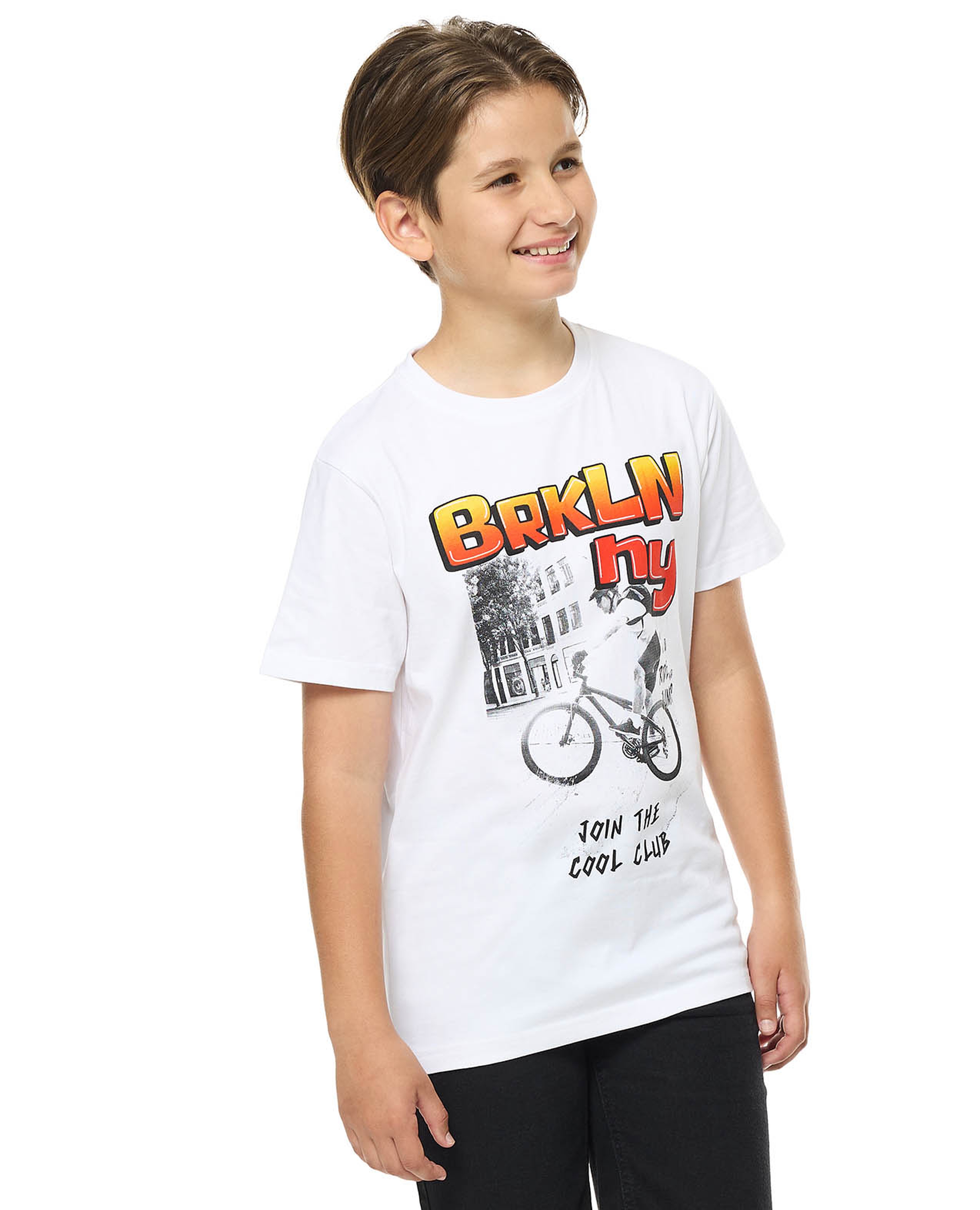 تيشيرت بطبعة بياقة مستديرة وأكمام قصيرة