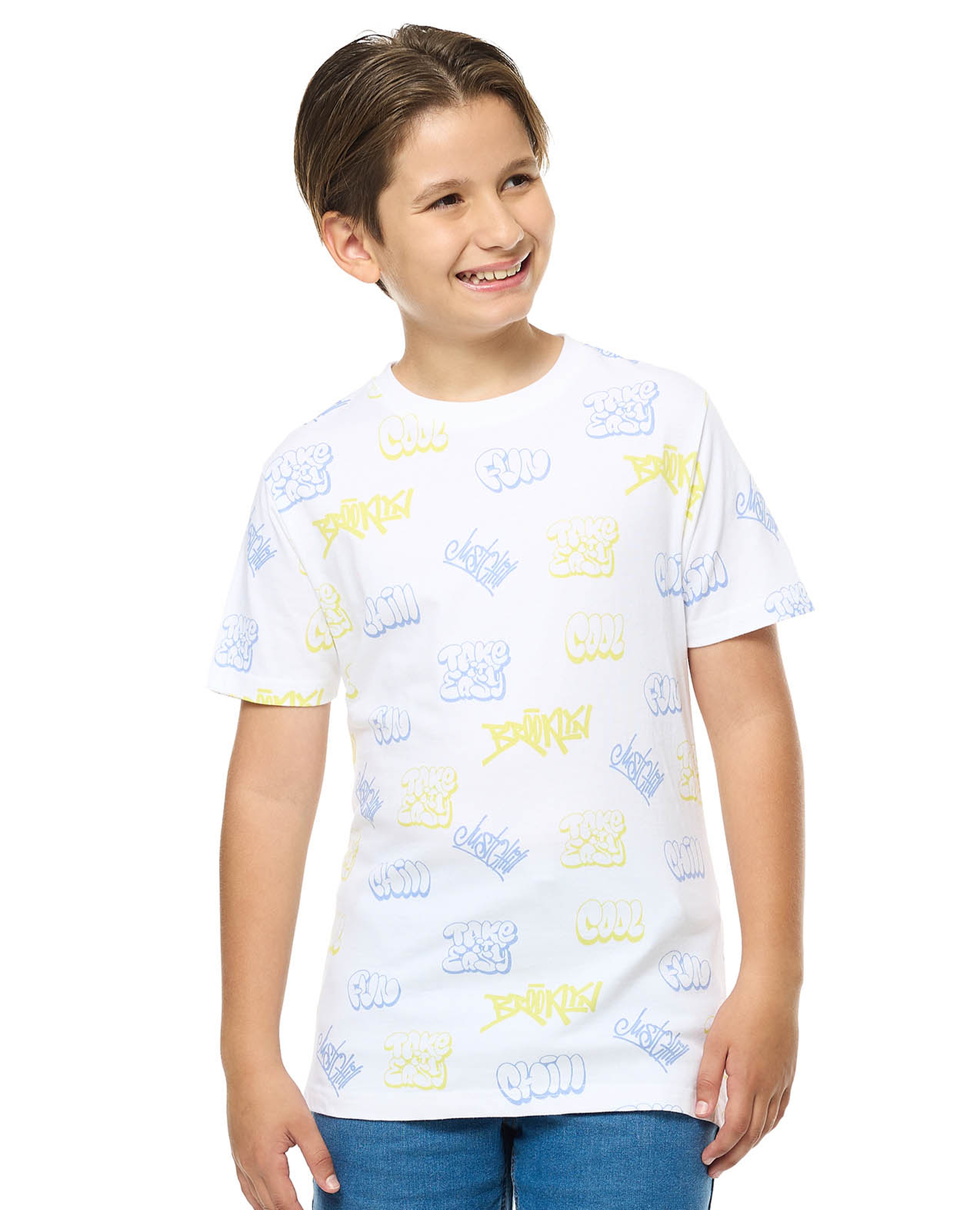 تيشيرت بطبعة بياقة مستديرة وأكمام قصيرة