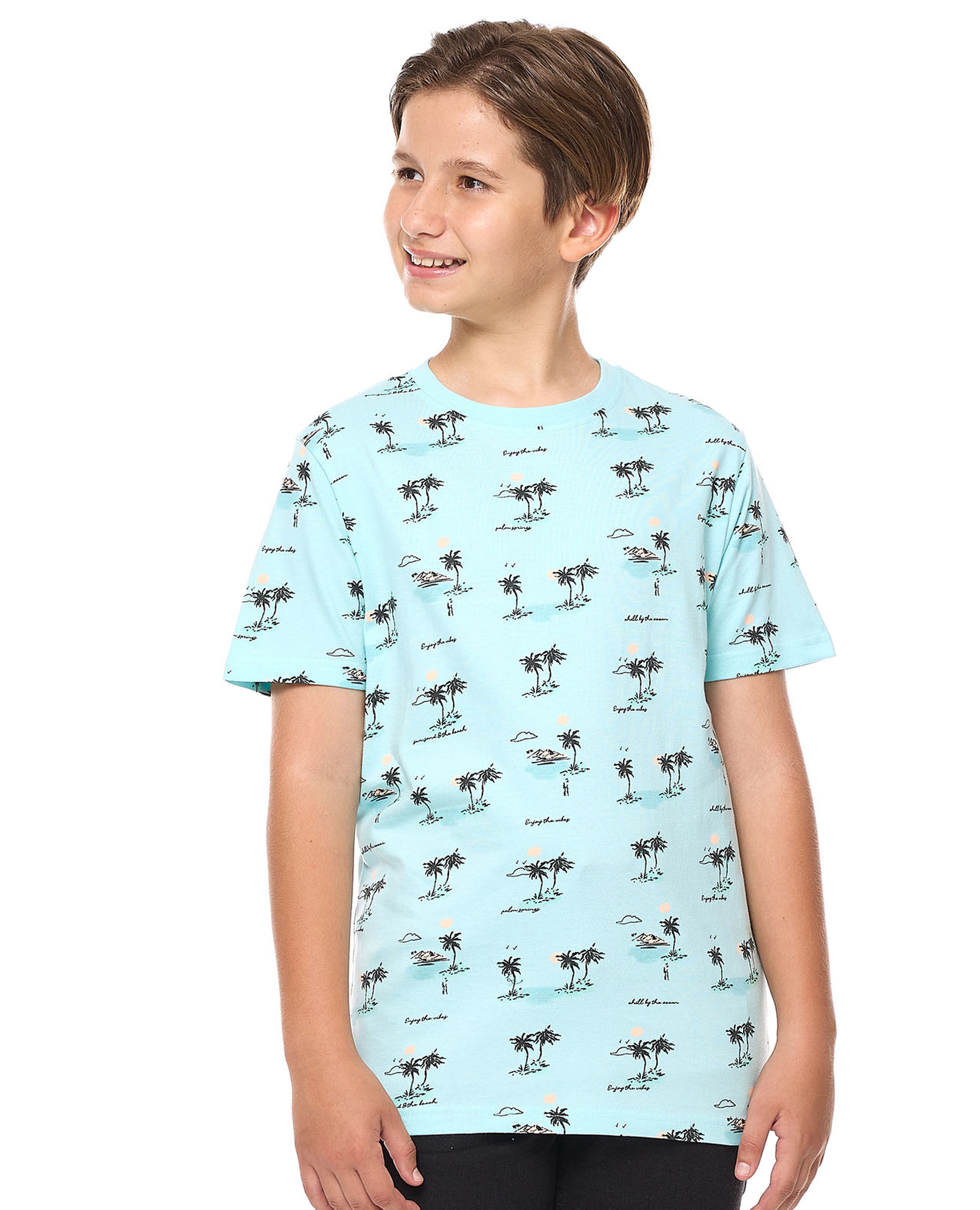 تيشيرت بطبعة بياقة مستديرة وأكمام قصيرة