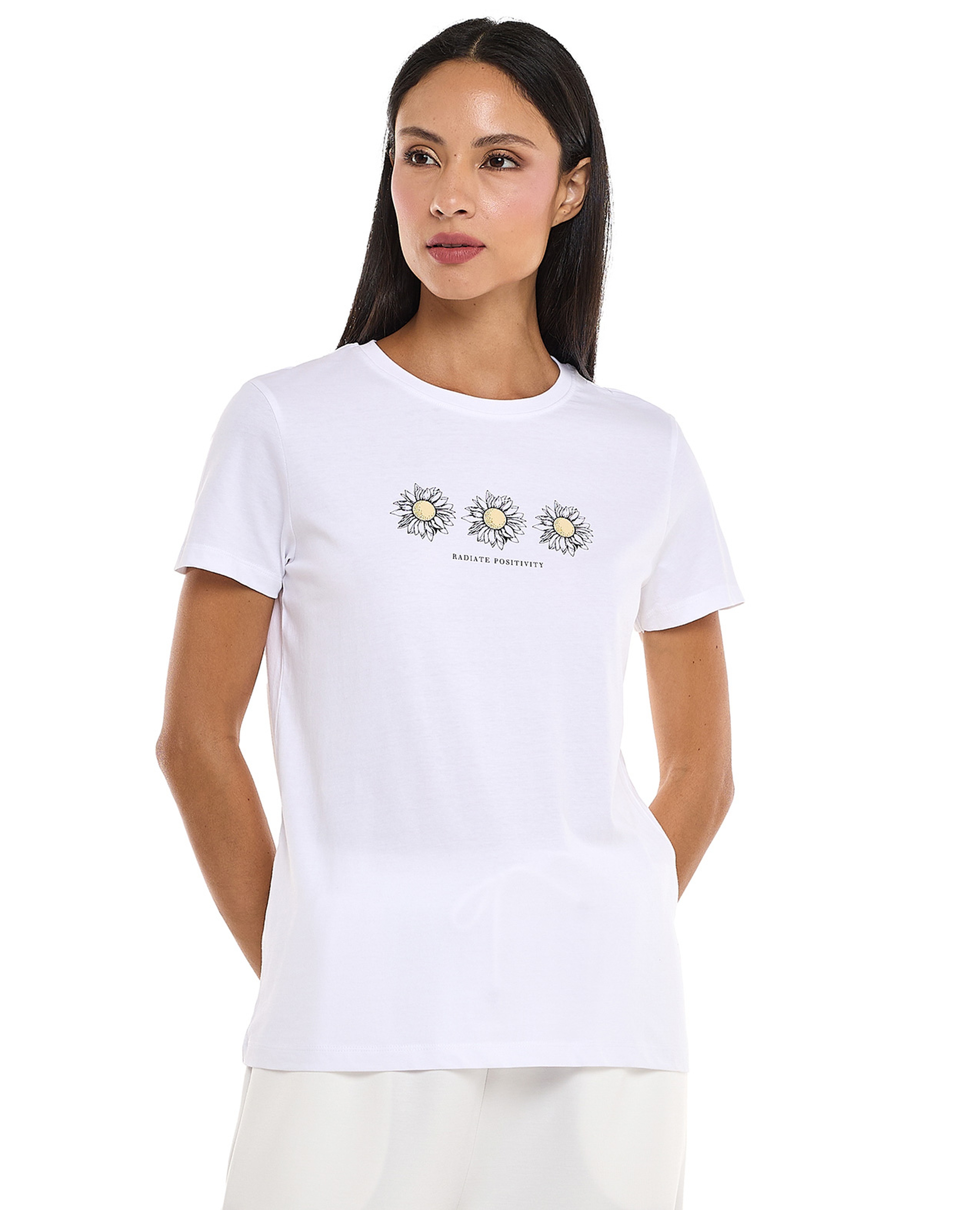 تيشيرت بطبعة بياقة مستديرة وأكمام قصيرة