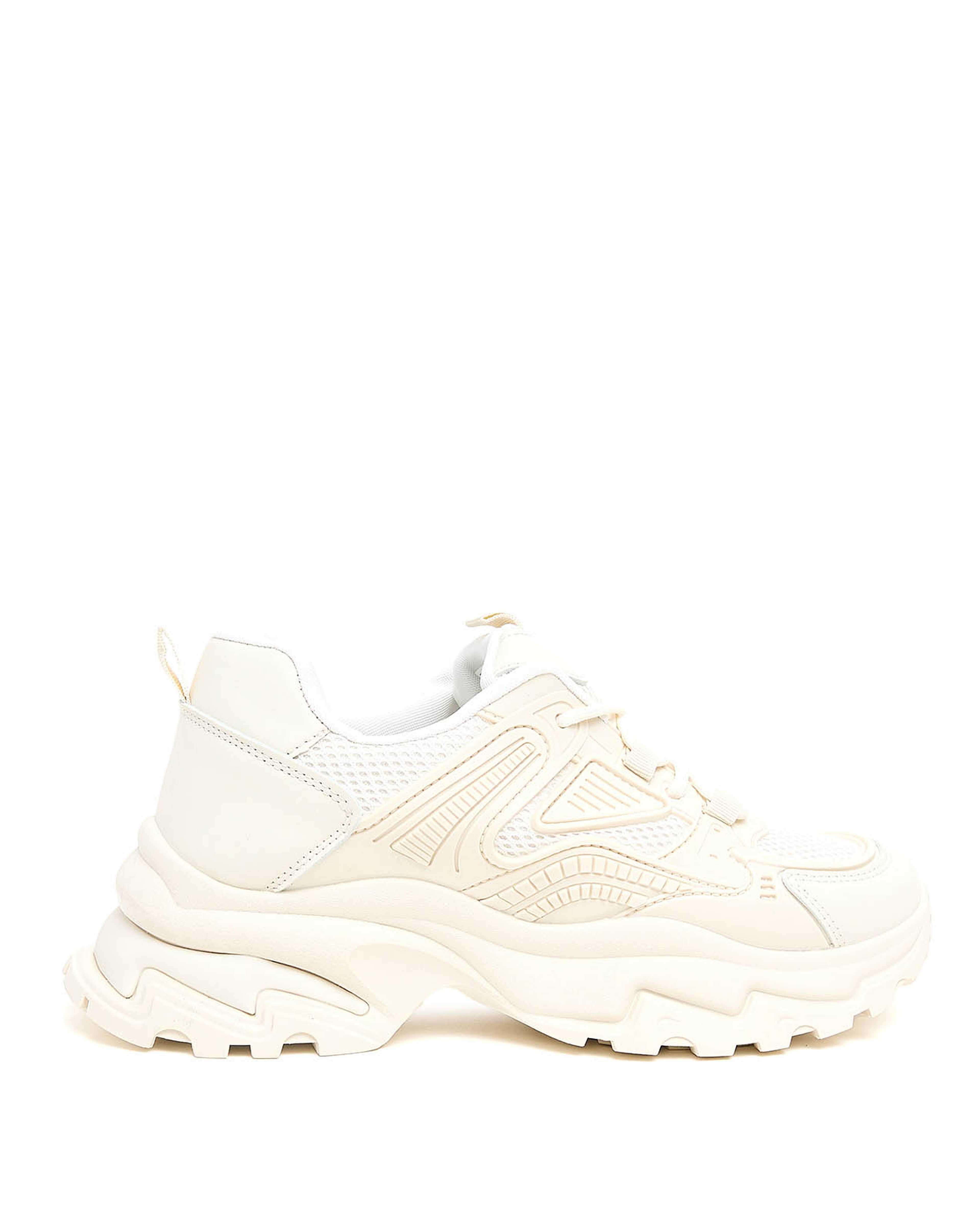 سنيكرز بنعل سميك