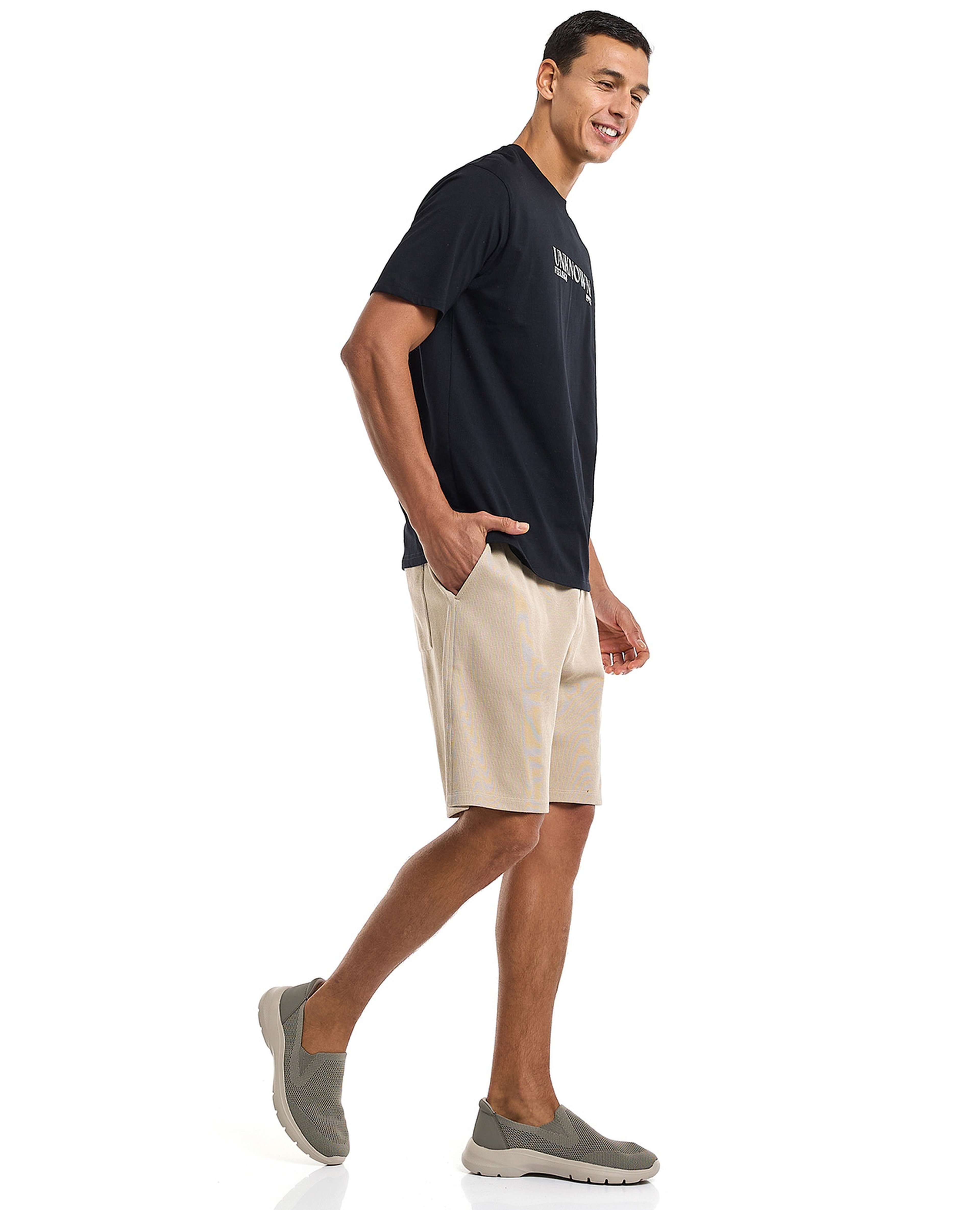 شورت محبوك برباط  على الخصر