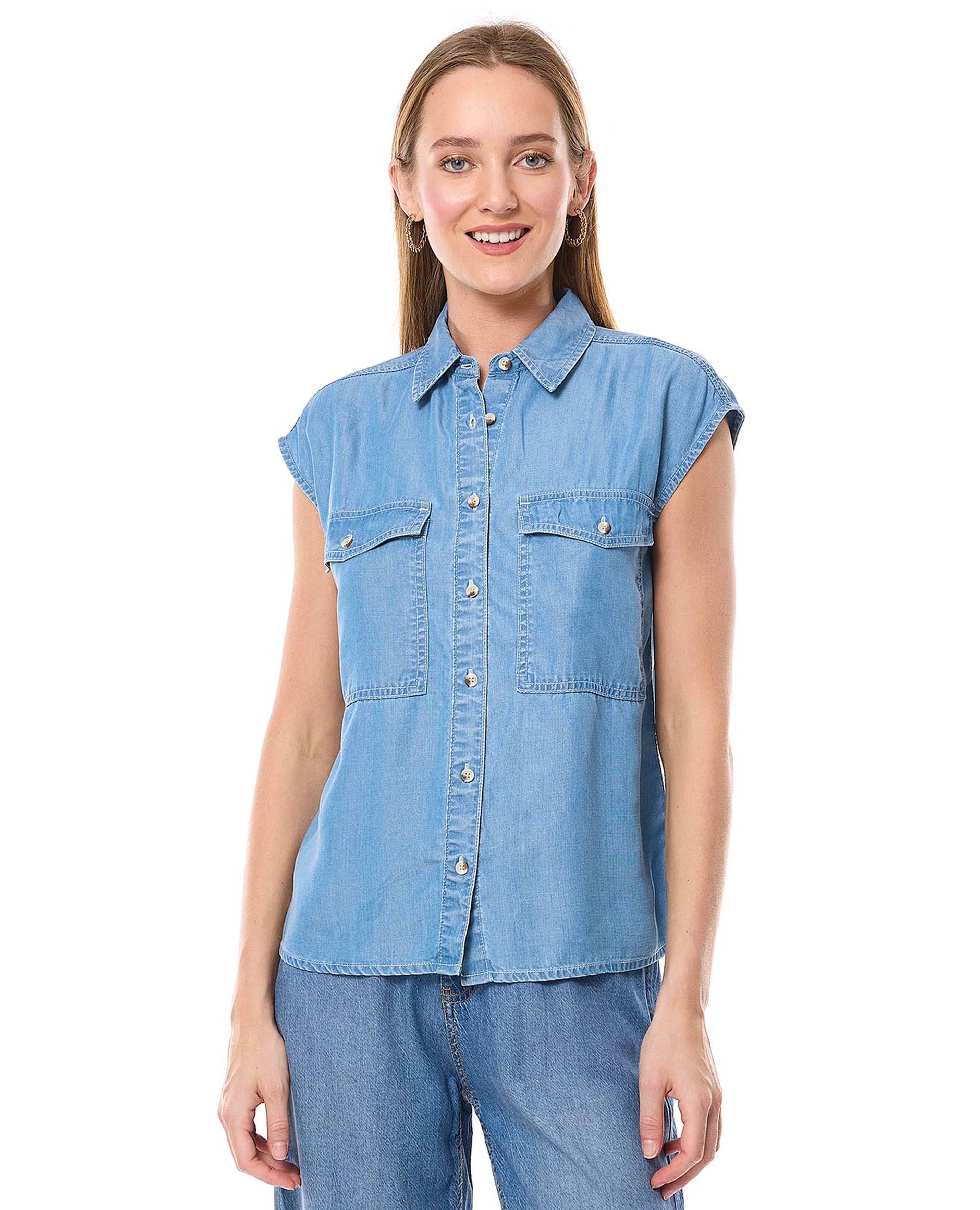 توب دنيم بجيب بياقة كلاسيكية وأكمام قصيرة