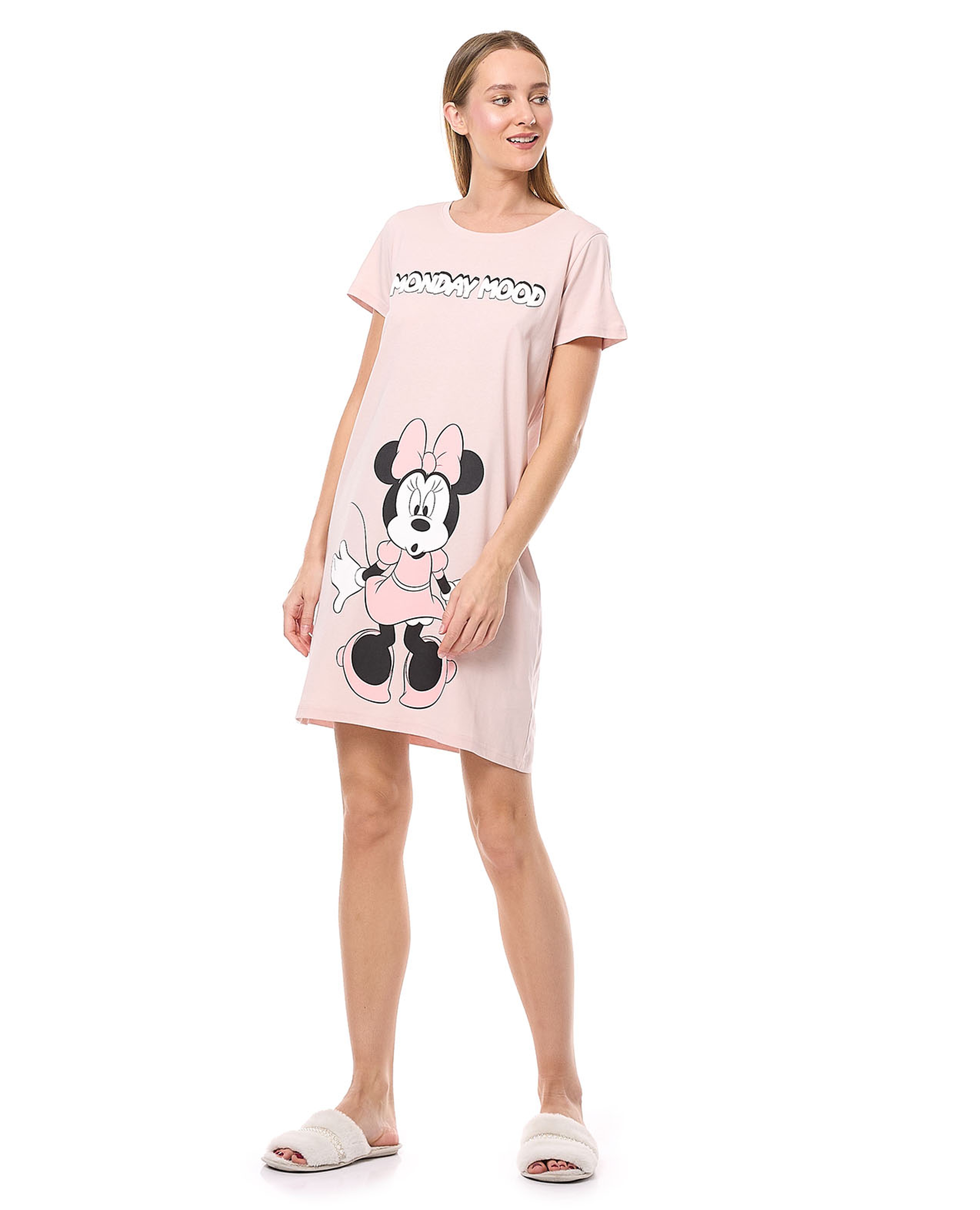 ثوب نوم بطبعة ميني ماوس بياقة دائرية وأكمام قصيرة