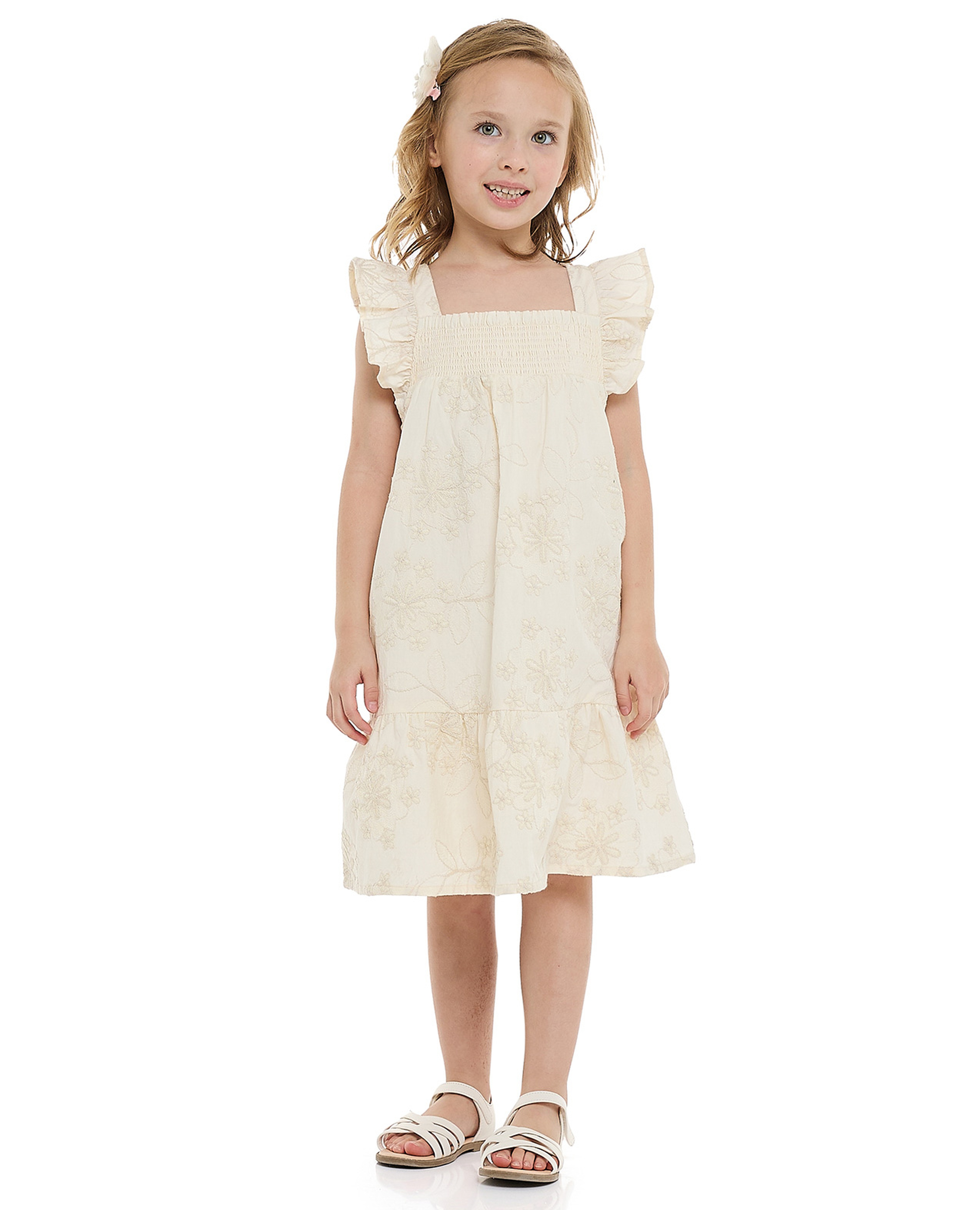 فستان مطرز برقبة مربعة وأكمام مكشكشة